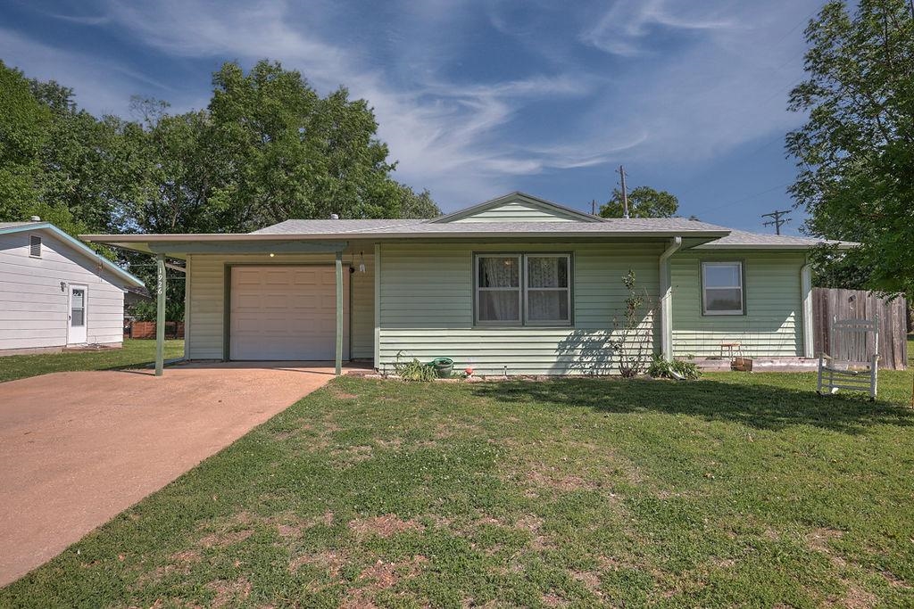 1926 E 15th Avenue Winfield KS 67156
