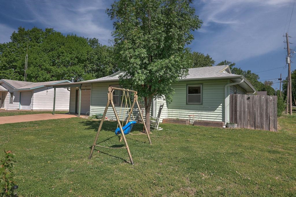 1926 E 15th Avenue Winfield KS 67156