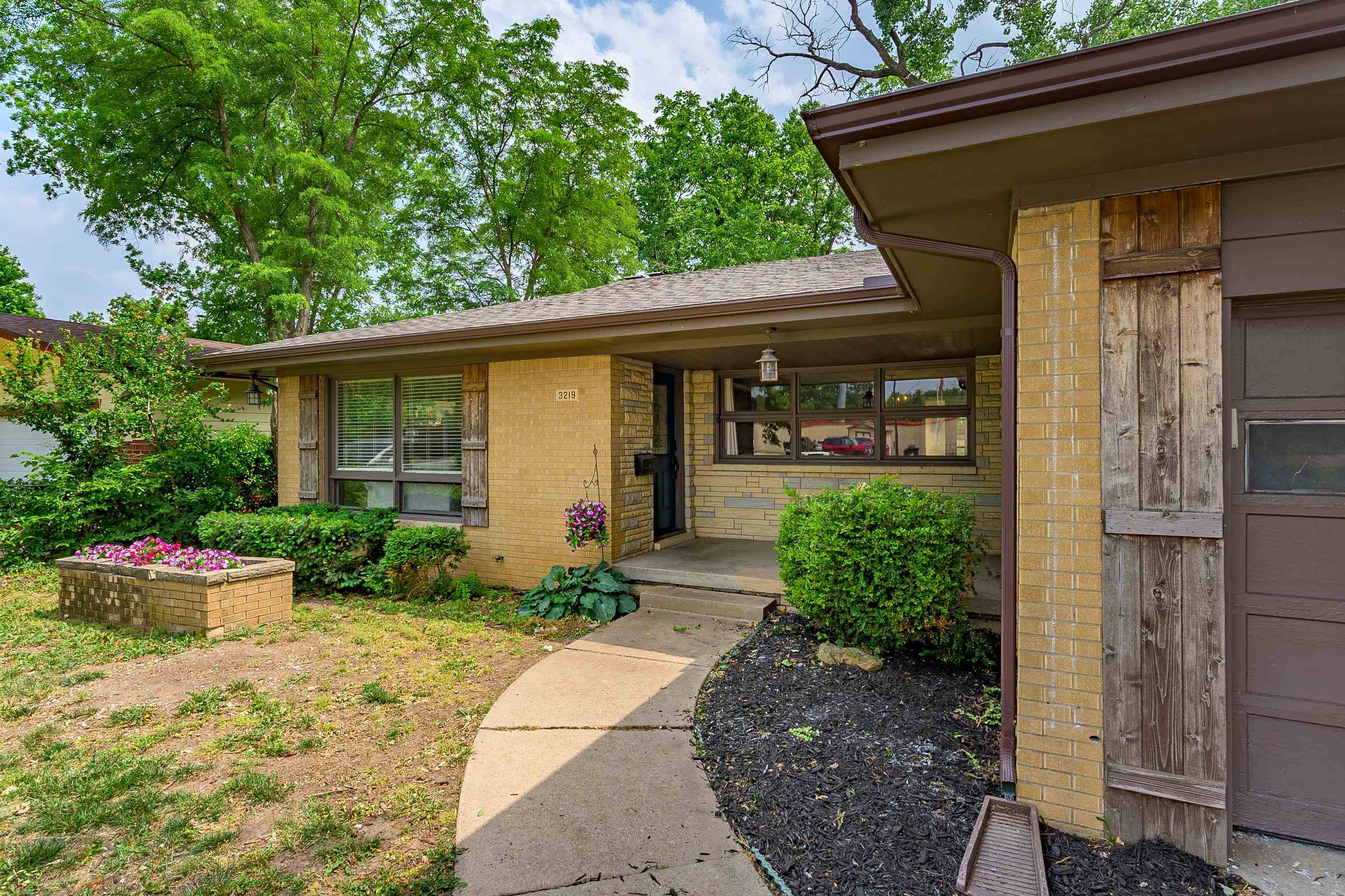 3219 E Skinner Wichita KS 67218-3942