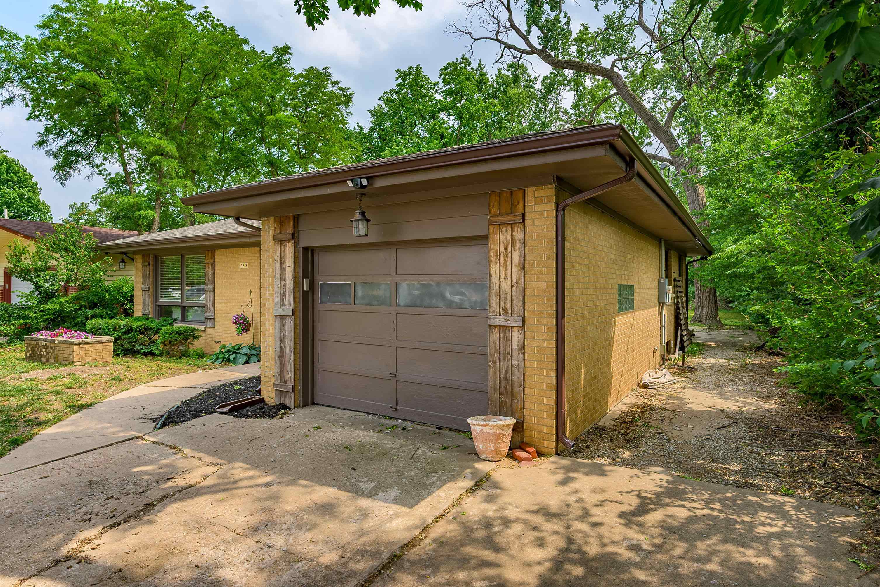 3219 E Skinner Wichita KS 67218-3942