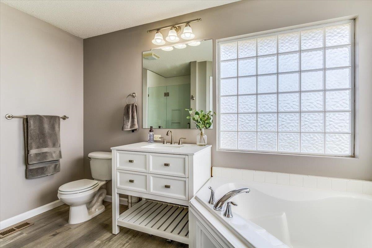 1956 E Glen Hills Derby KS 67037