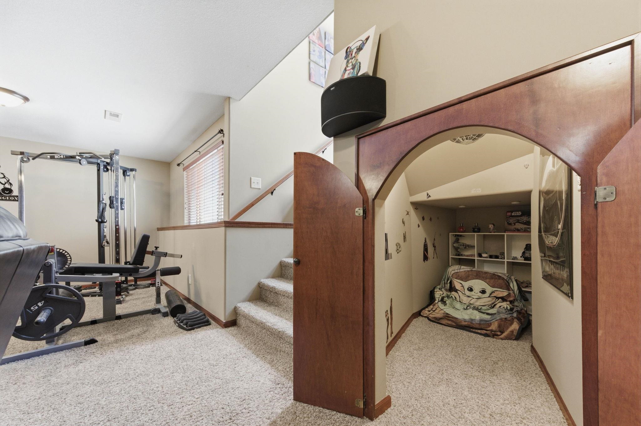 425 S Fawnwood Court Wichita KS 67235-7544