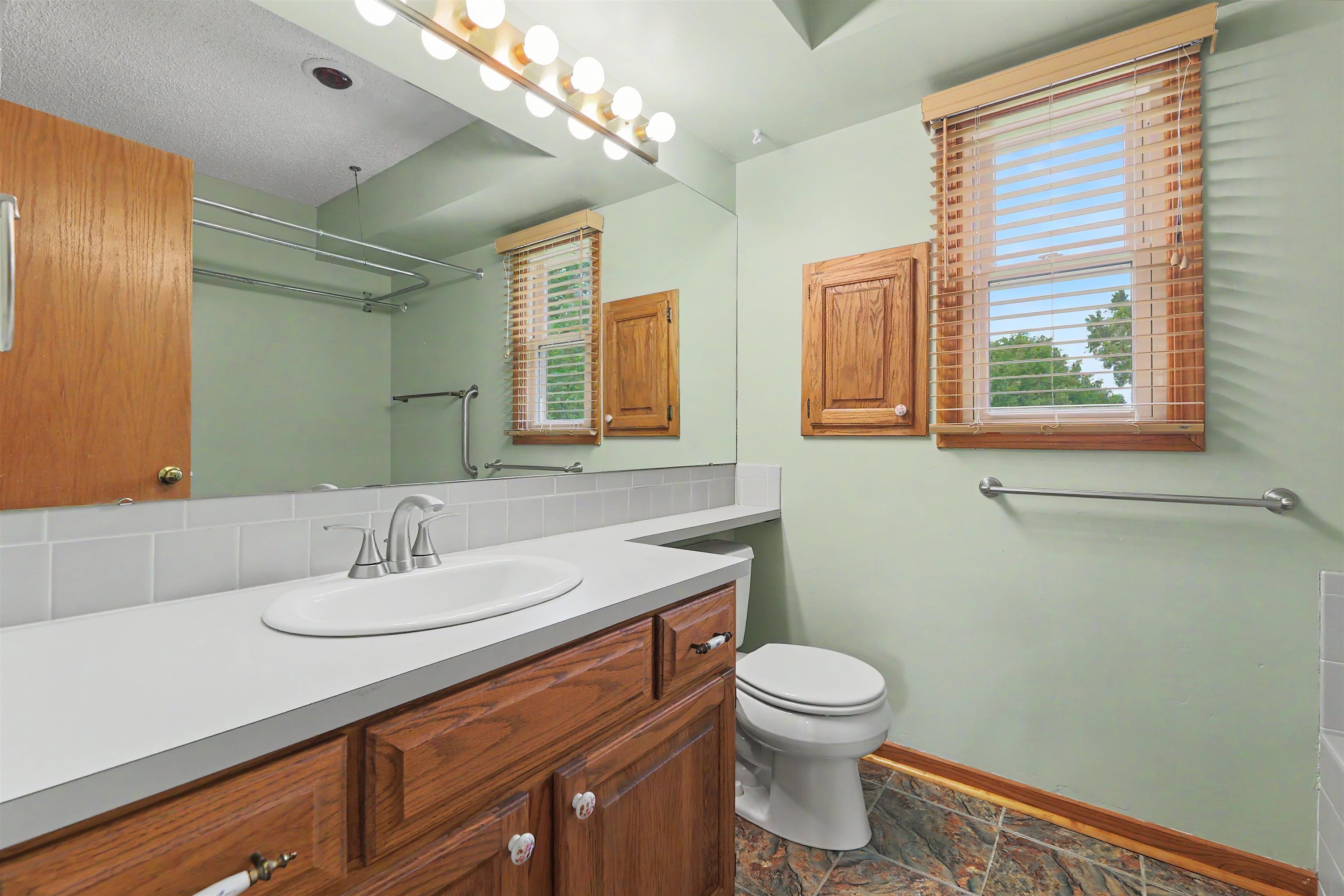 7030 E 40th Circle Wichita KS 67226-2411