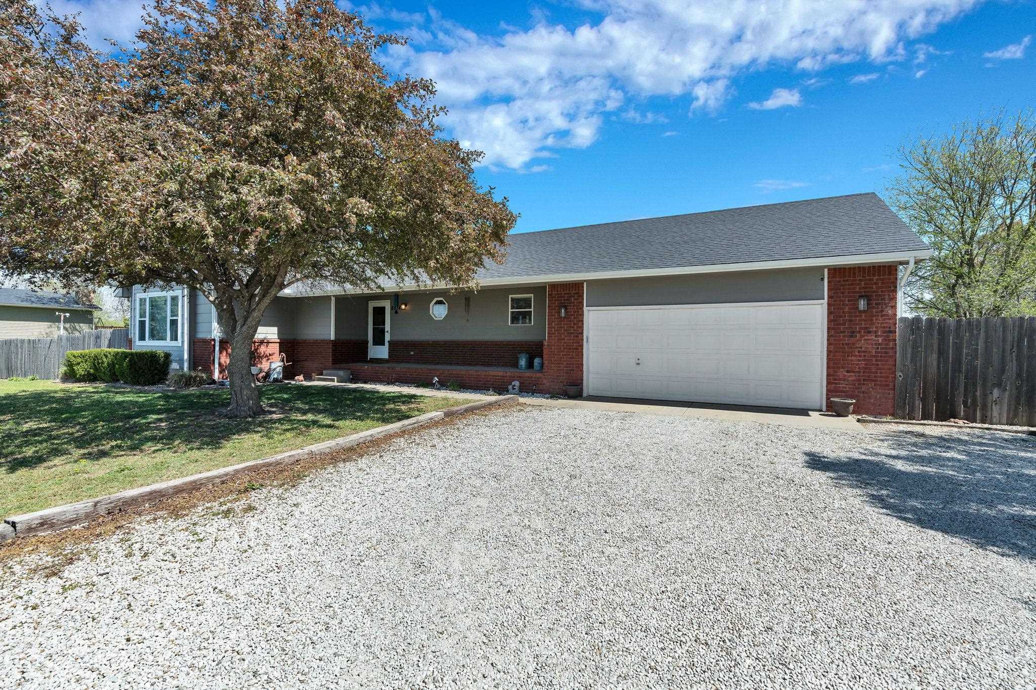 8814 N Ridge Road Valley Center KS 67147
