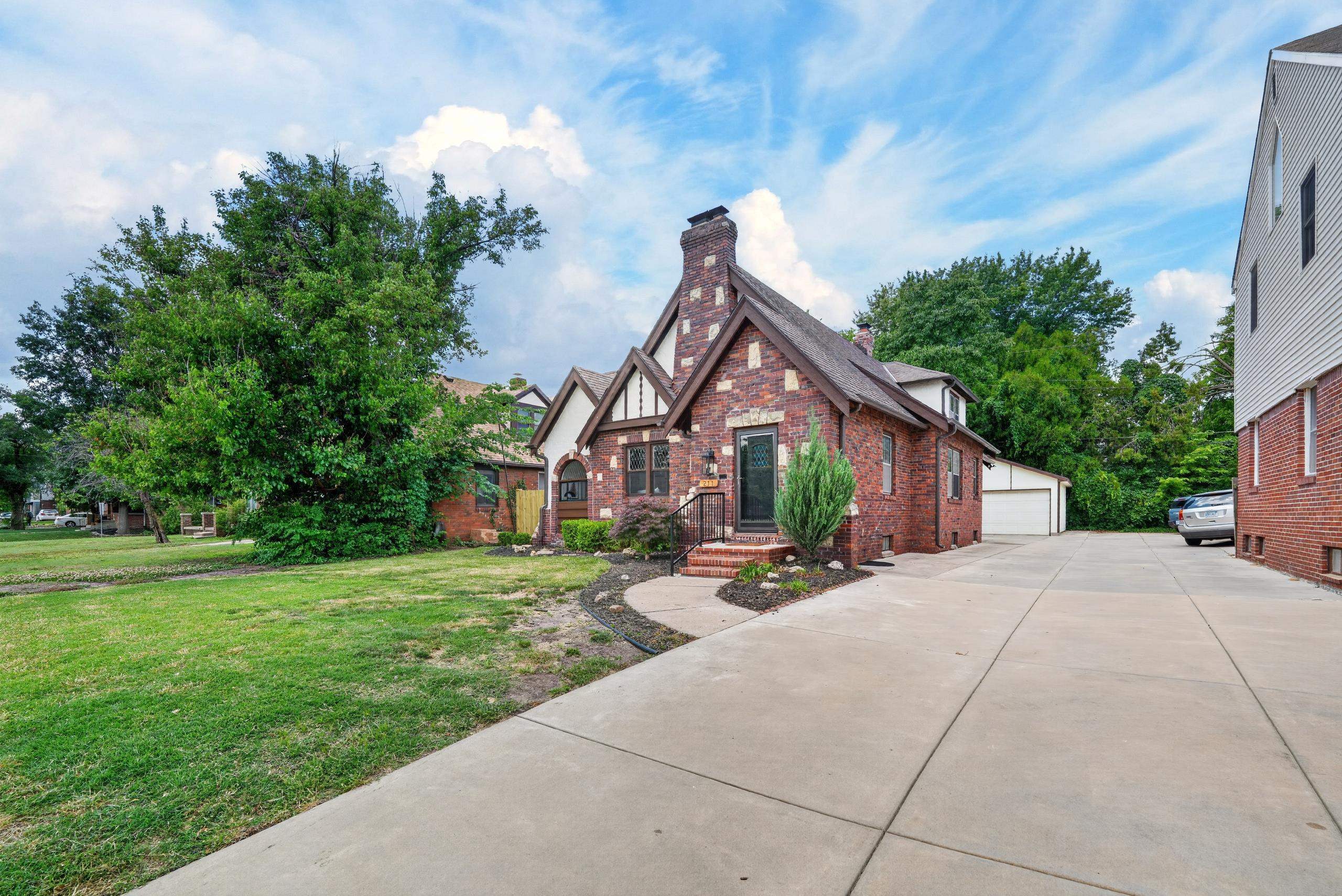 211 N Oliver Wichita KS 67208