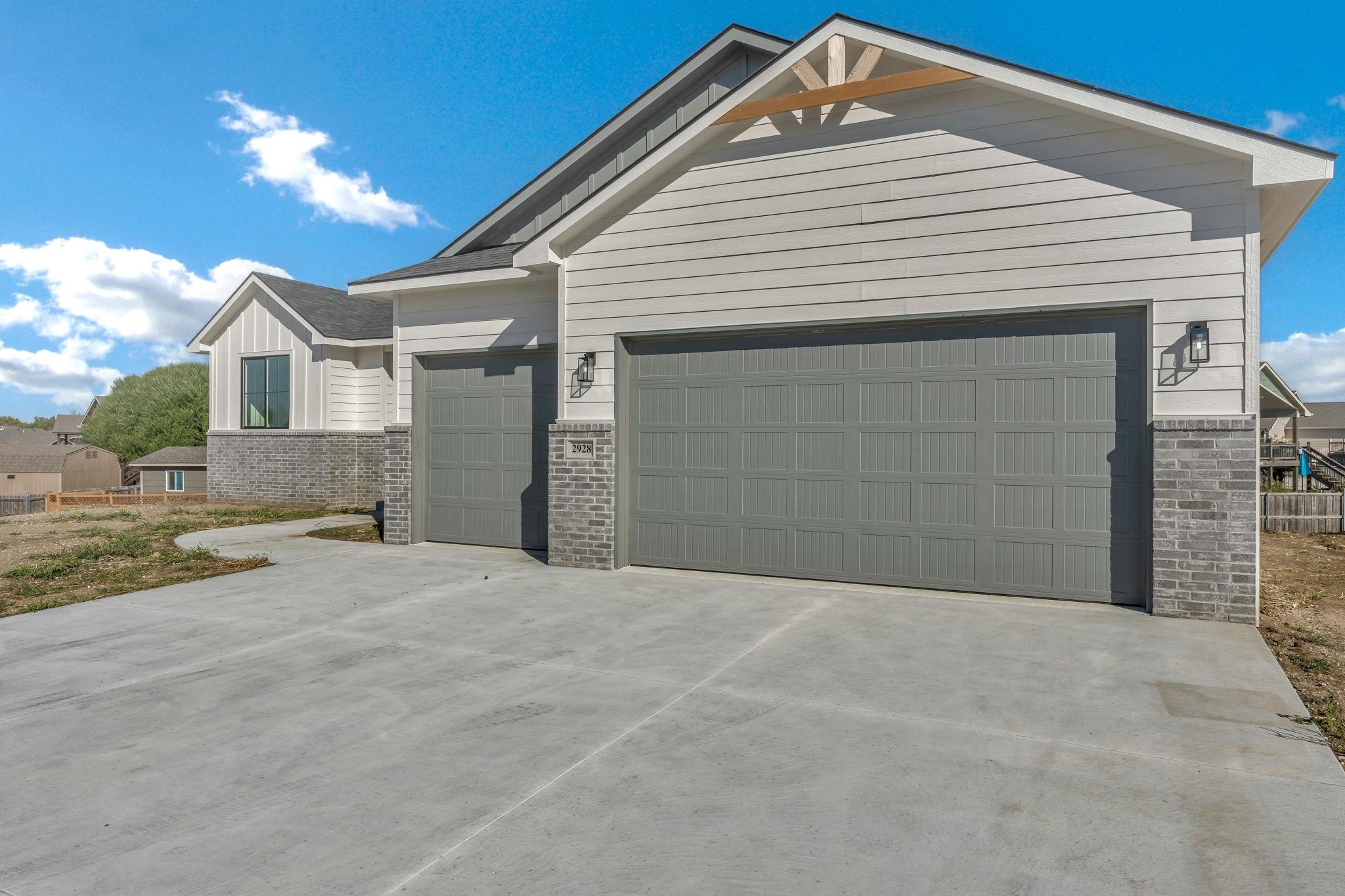 2928 E Burlington Circle Park City KS 67219