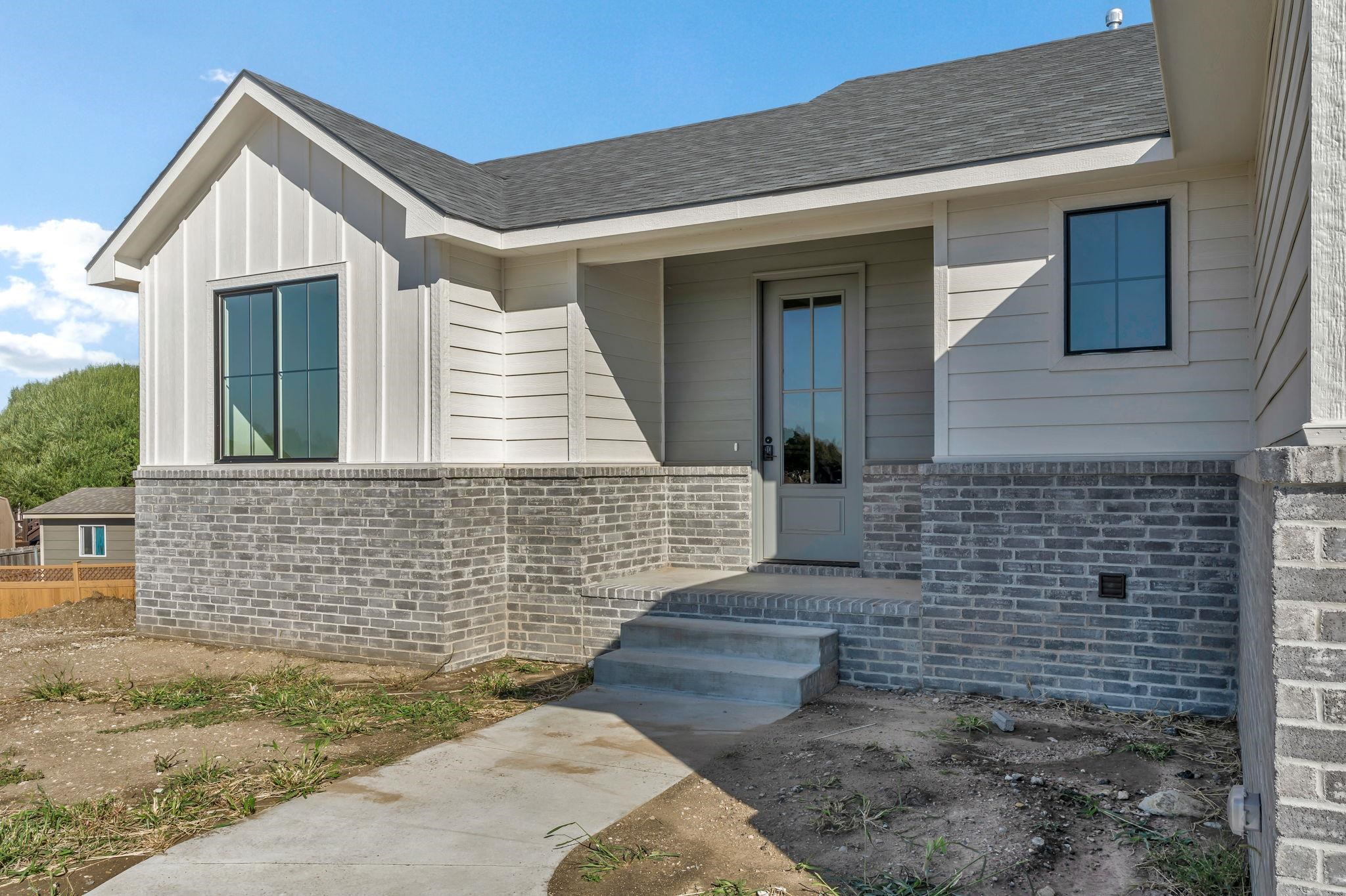 2928 E Burlington Circle Park City KS 67219