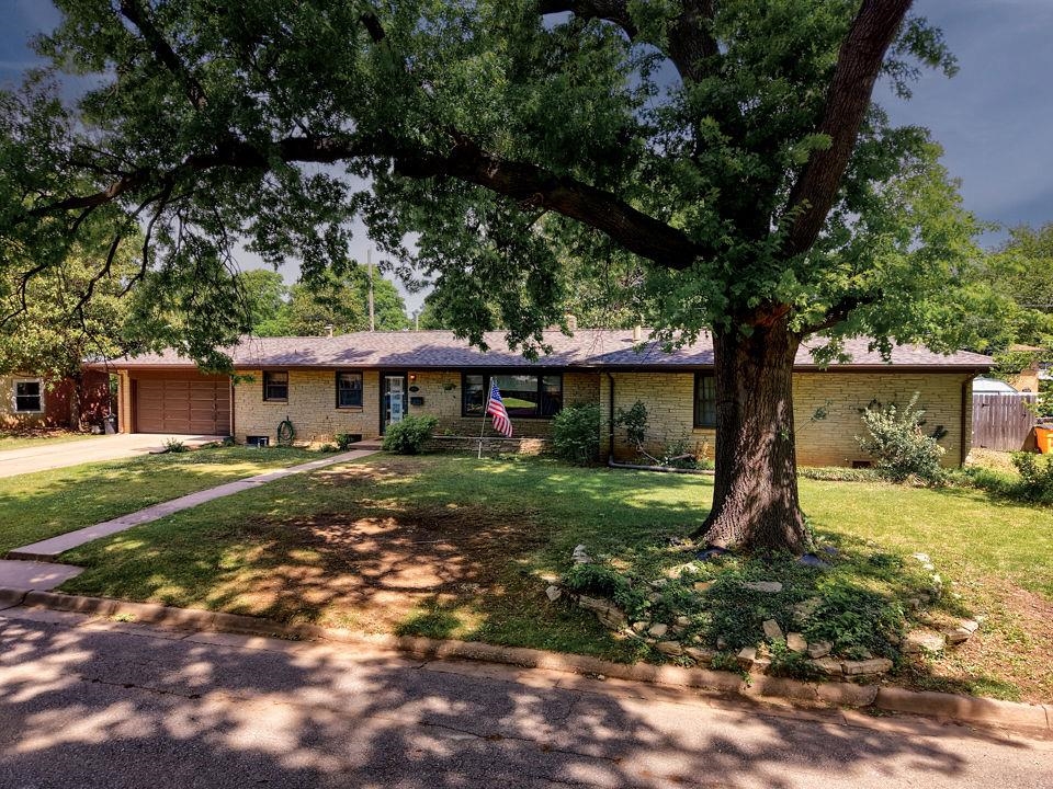 1810 E 13th Avenue Winfield KS 67156