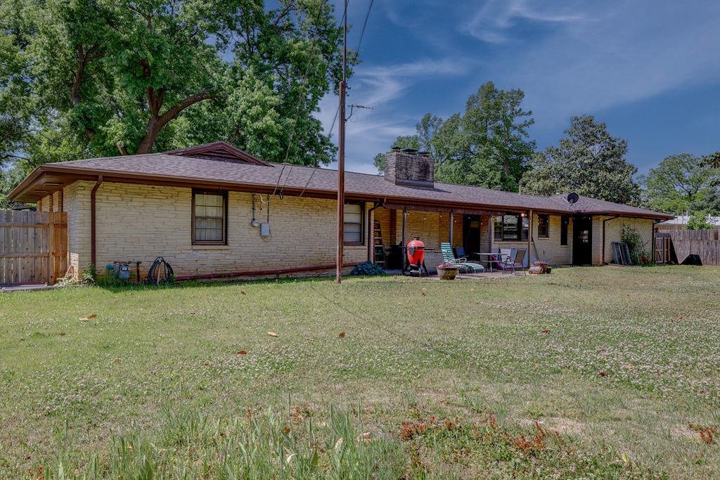 1810 E 13th Avenue Winfield KS 67156