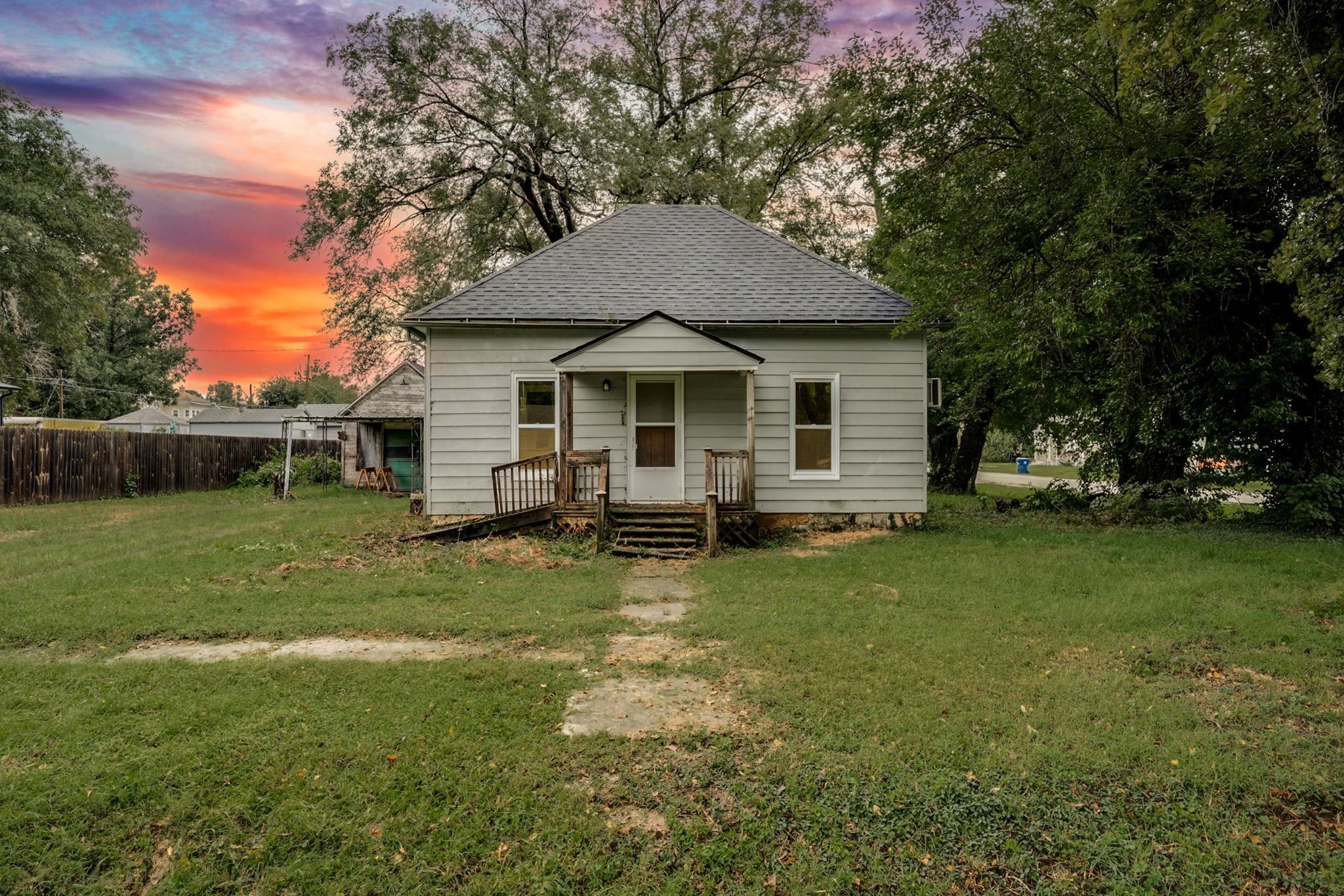 317 W 6th Avenue Belle Plaine KS 67013