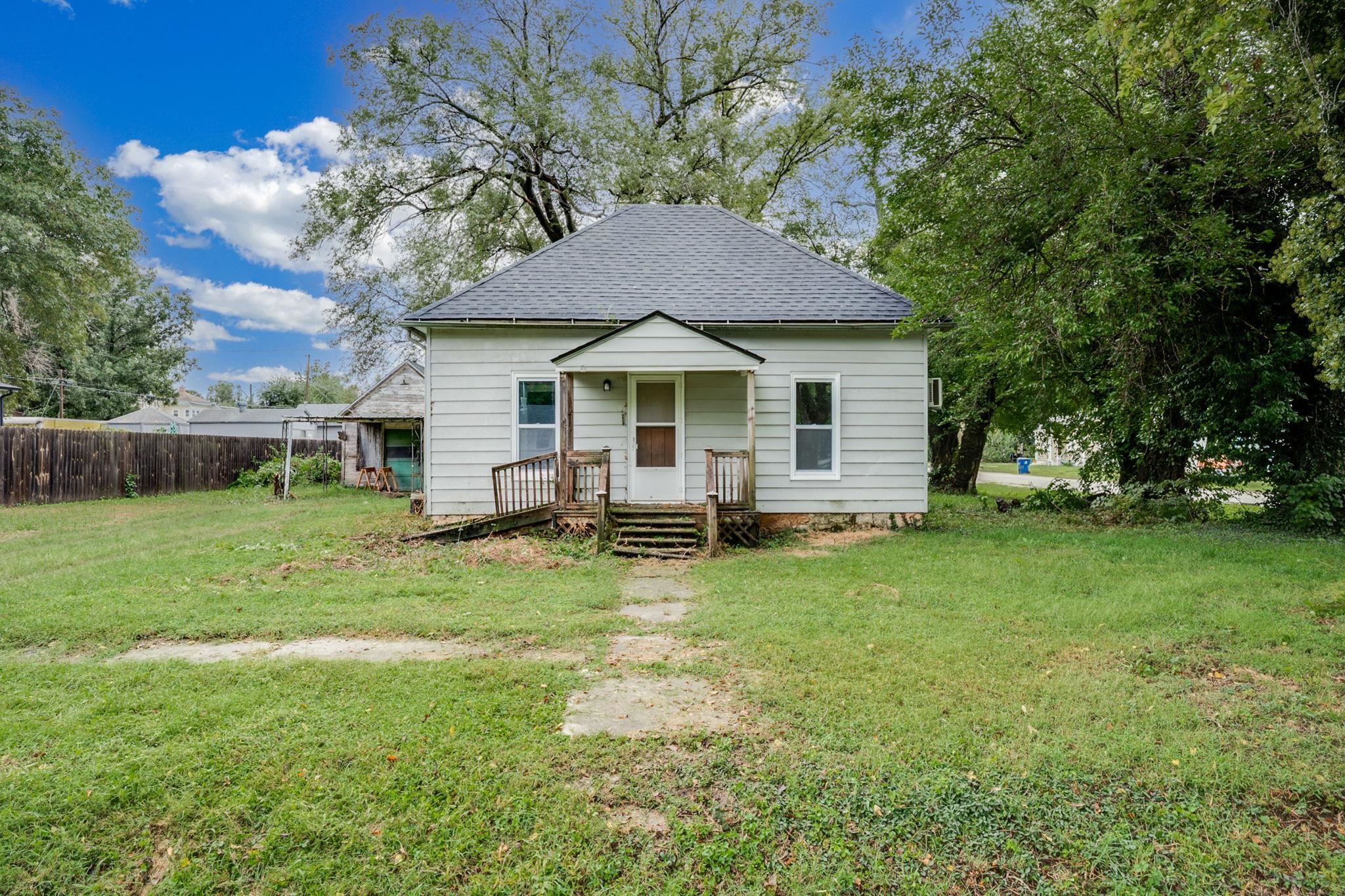 317 W 6th Avenue Belle Plaine KS 67013