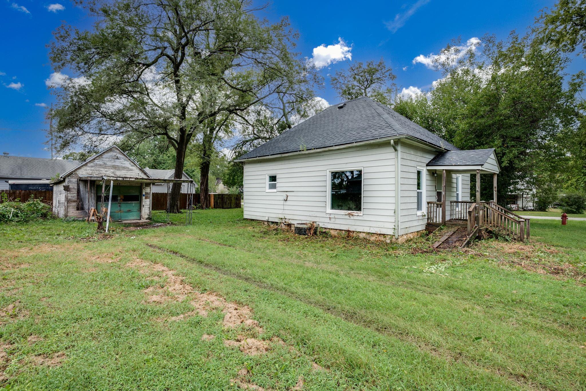 317 W 6th Avenue Belle Plaine KS 67013