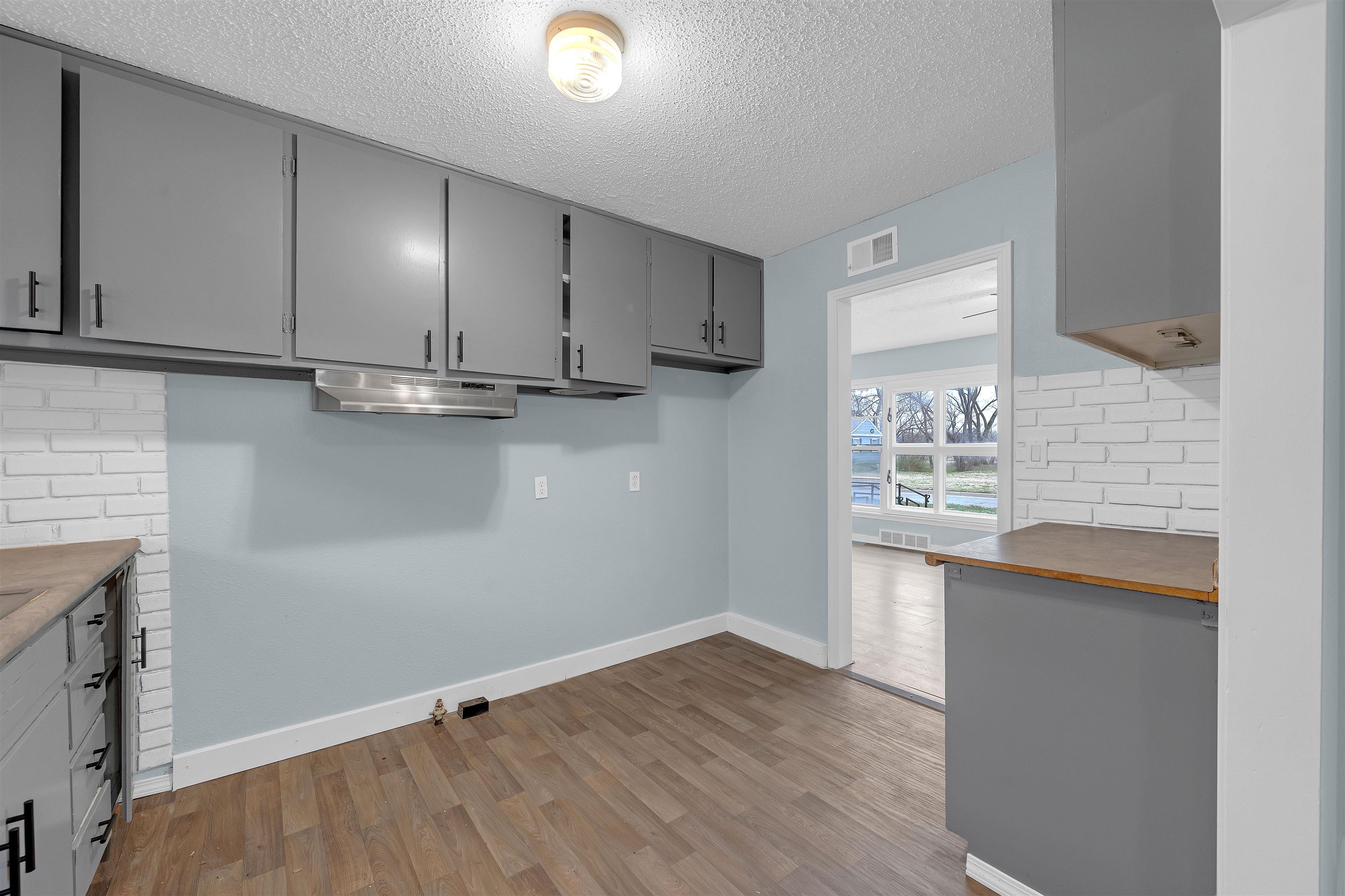2102 W 35th Street S Wichita KS 67217
