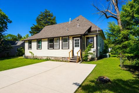 1114 N Pine Street Newton KS 67114