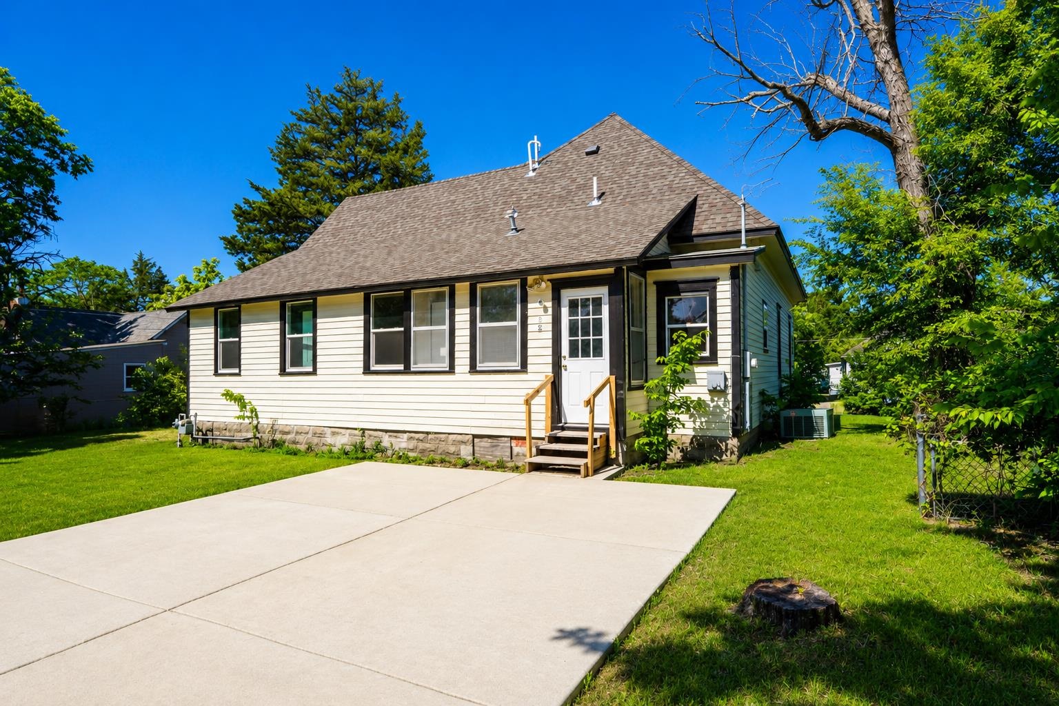 1114 N Pine Street Newton KS 67114