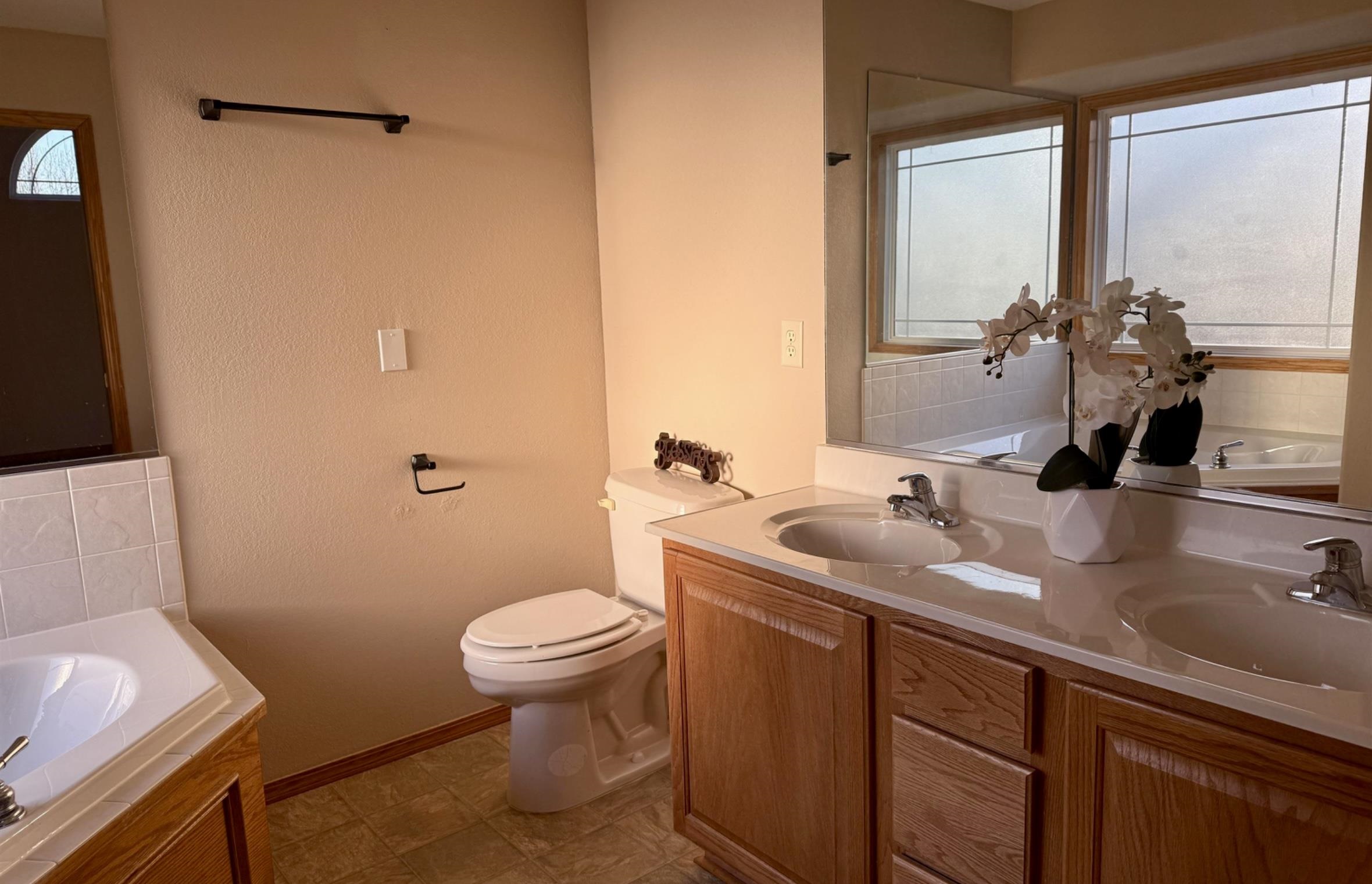 817 E Hedgewood Andover KS 67002