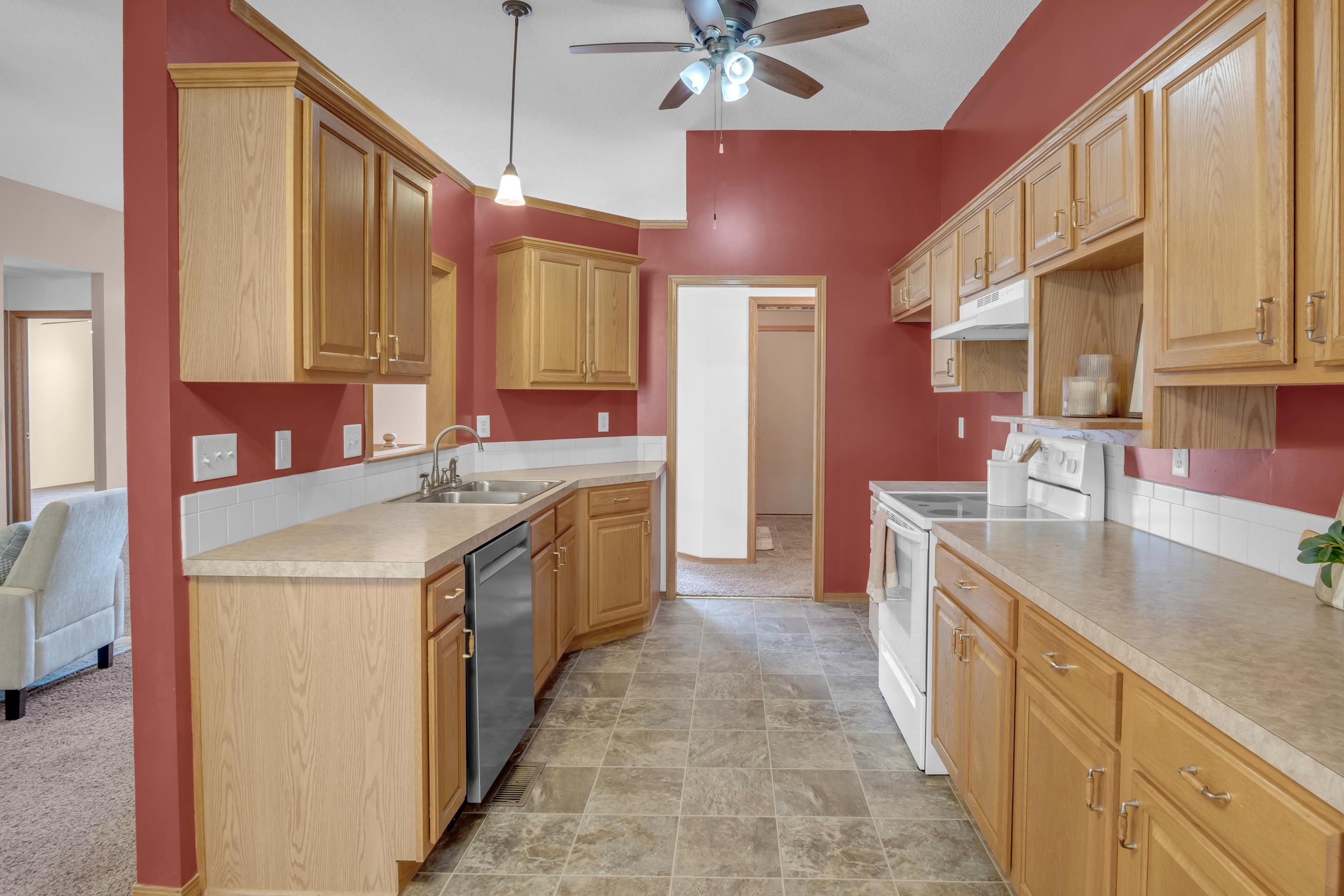 817 Country Lane Newton KS 67114