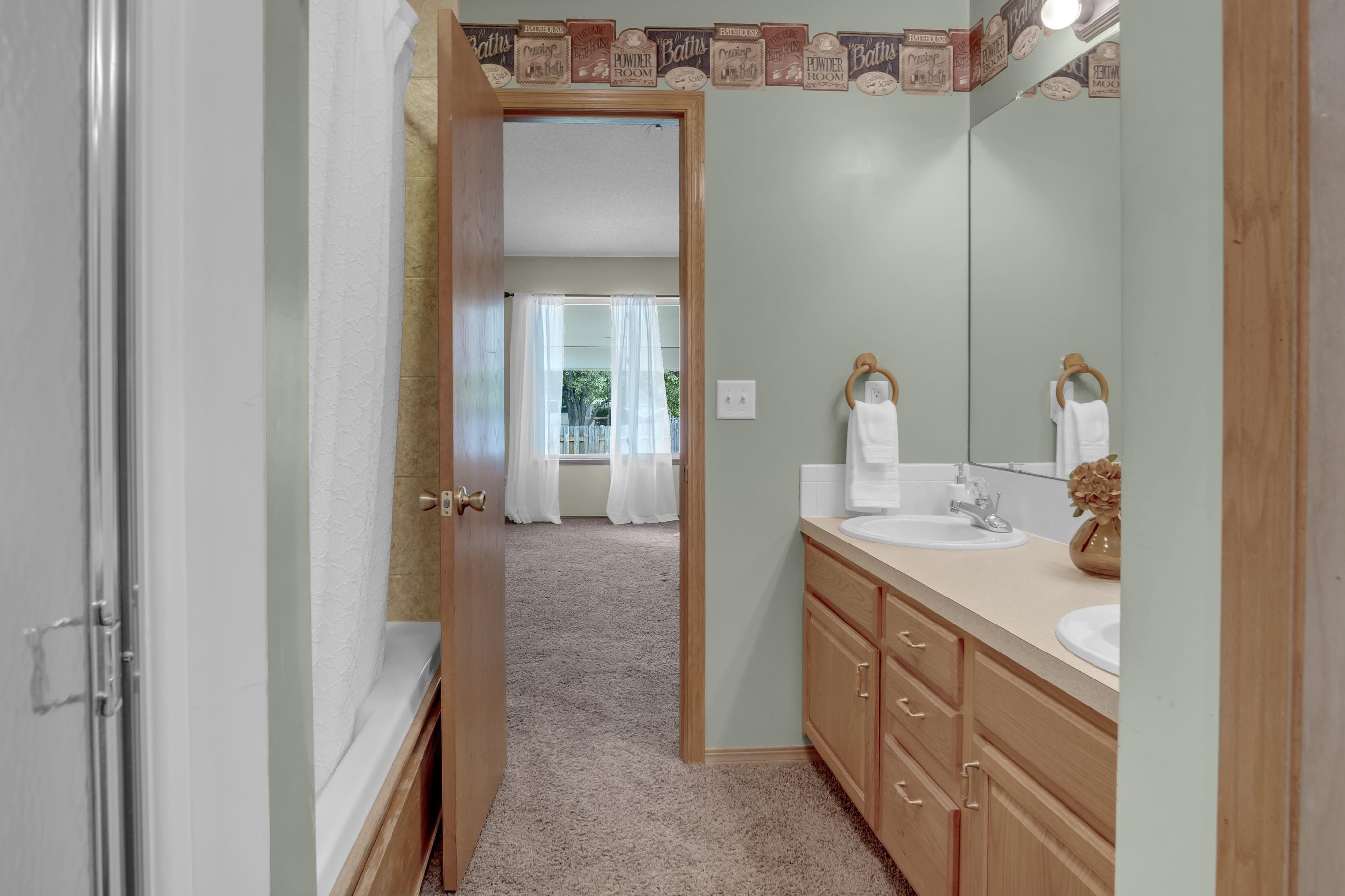 817 Country Lane Newton KS 67114