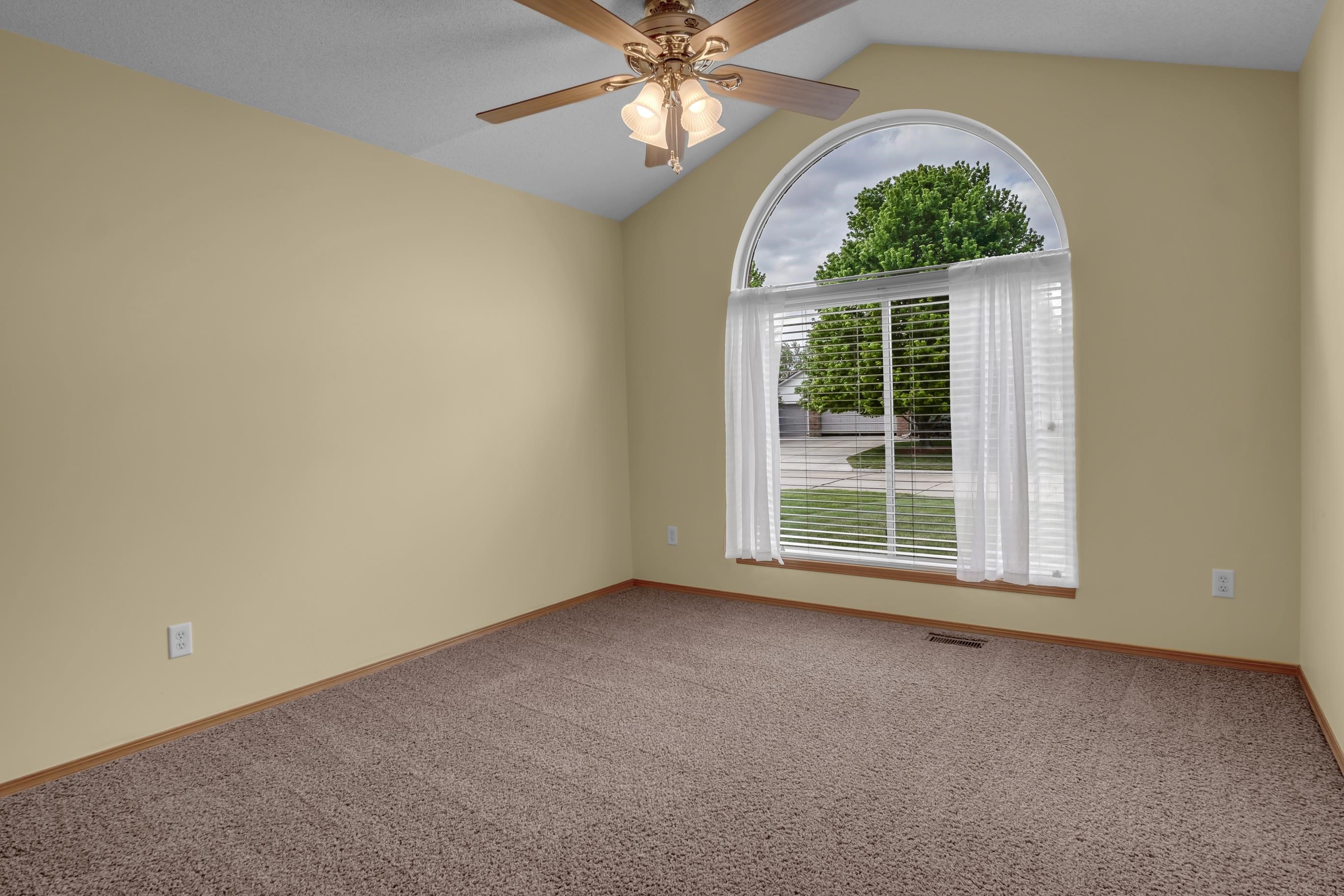 817 Country Lane Newton KS 67114