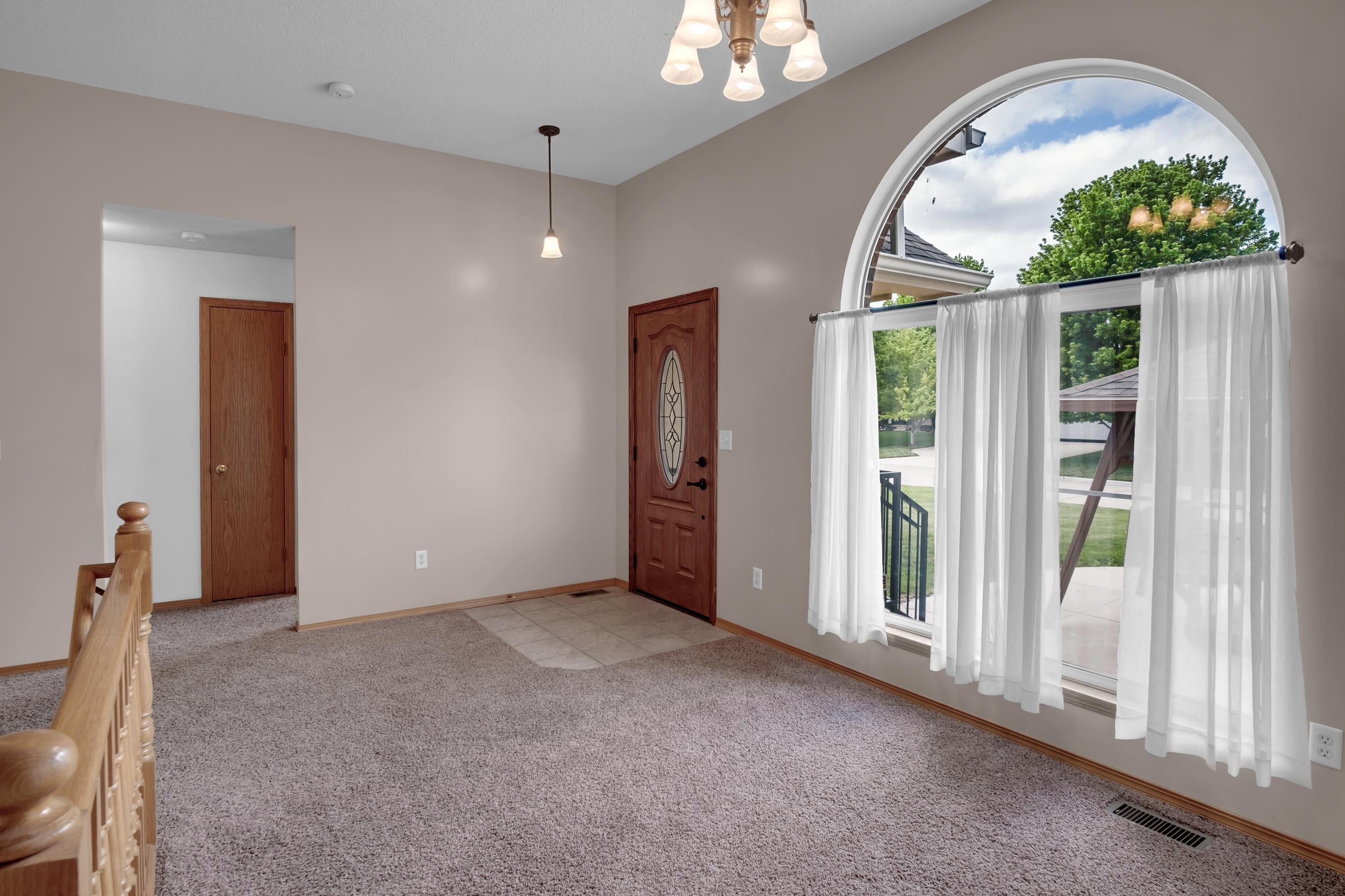 817 Country Lane Newton KS 67114
