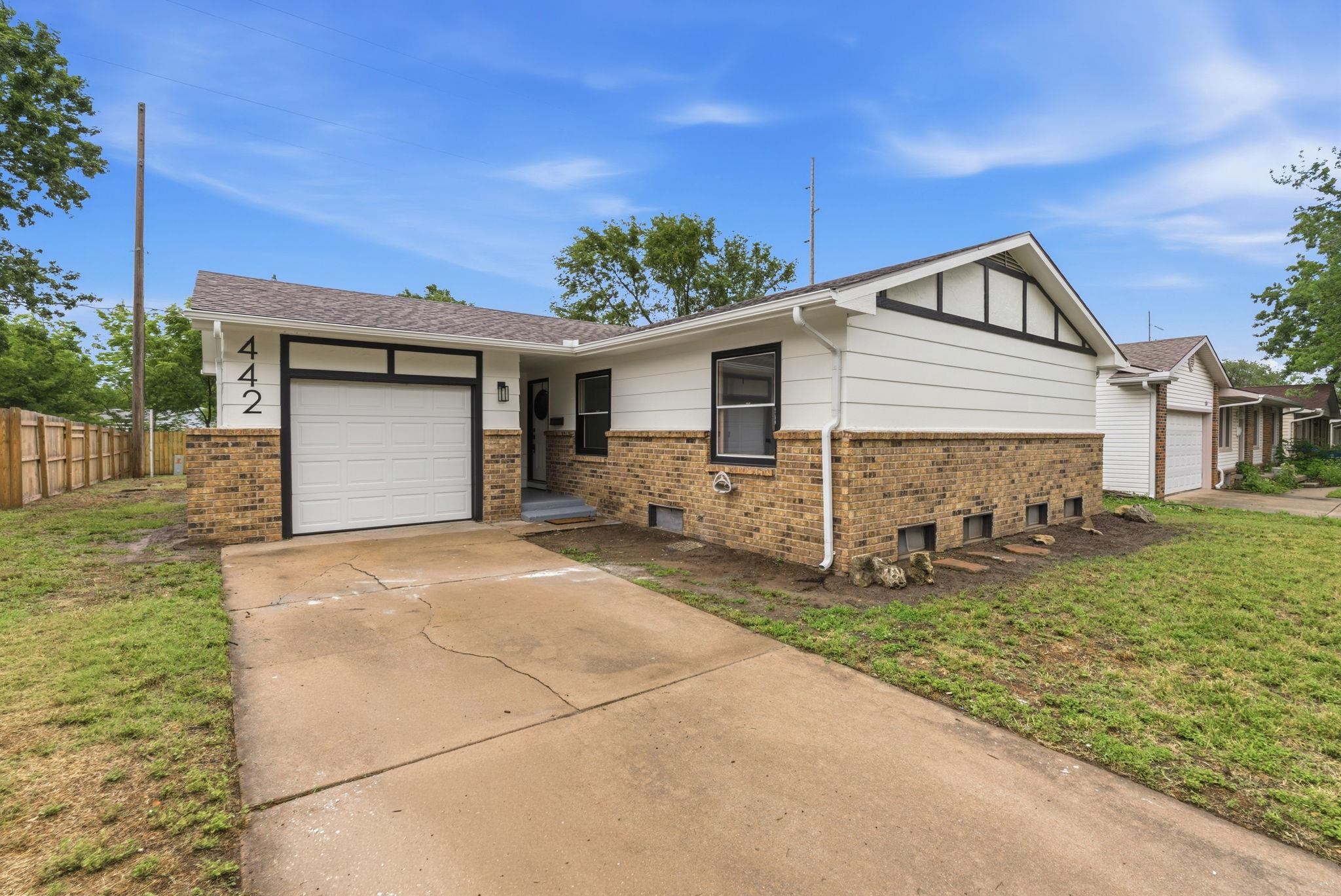 Valley Center KS, 442 N Hickory Lane