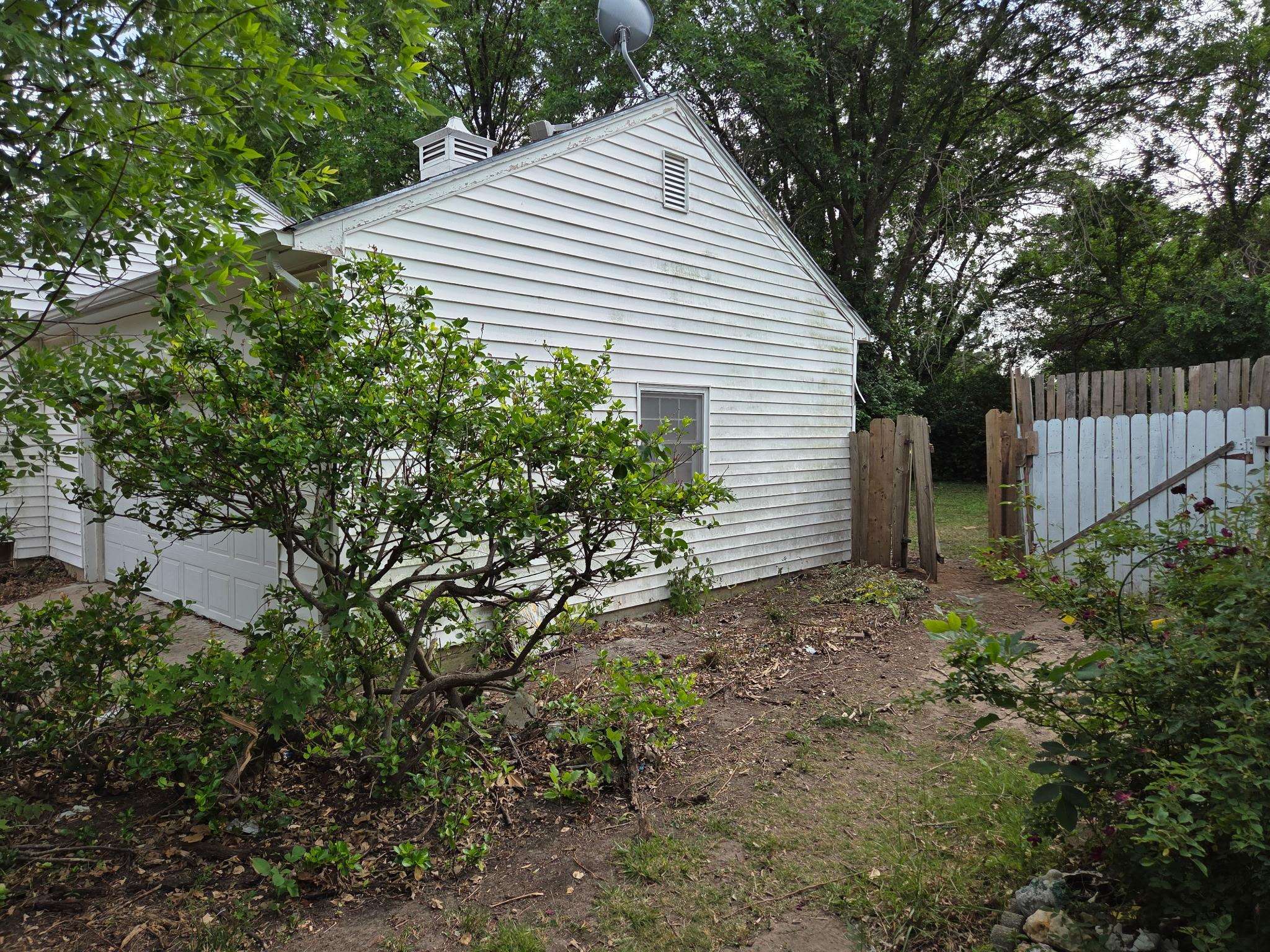 1131 S Apache Drive Wichita KS 67207