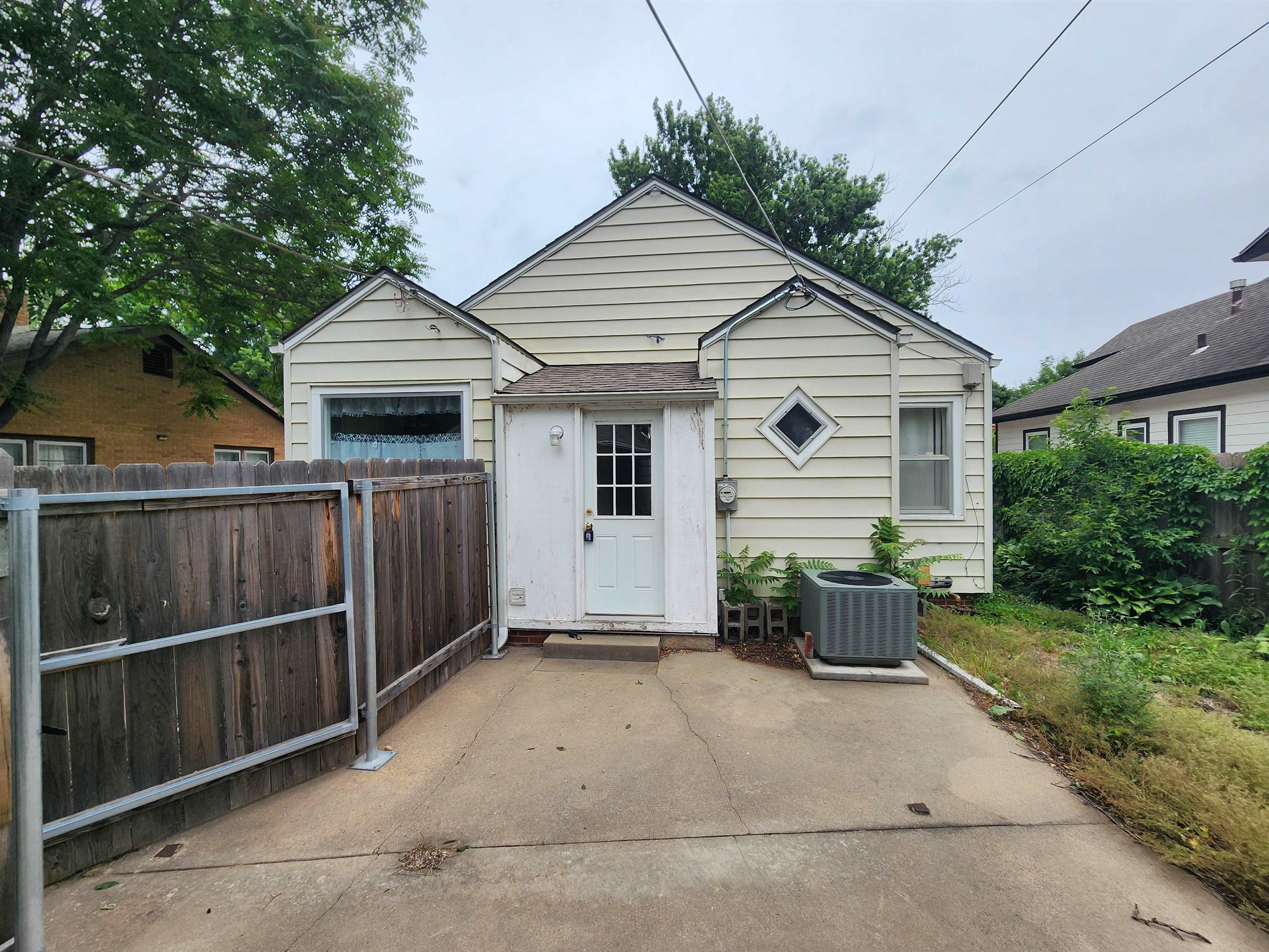 1537 N Burns Wichita KS 67203