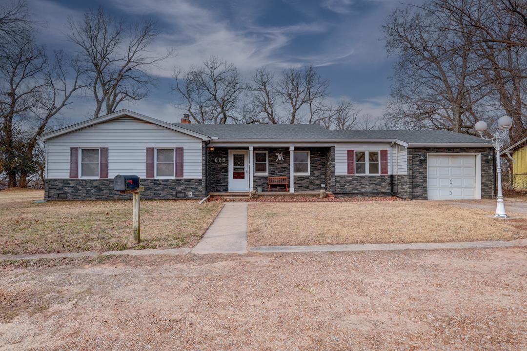 625 N 9th Street Arkansas City KS 67005