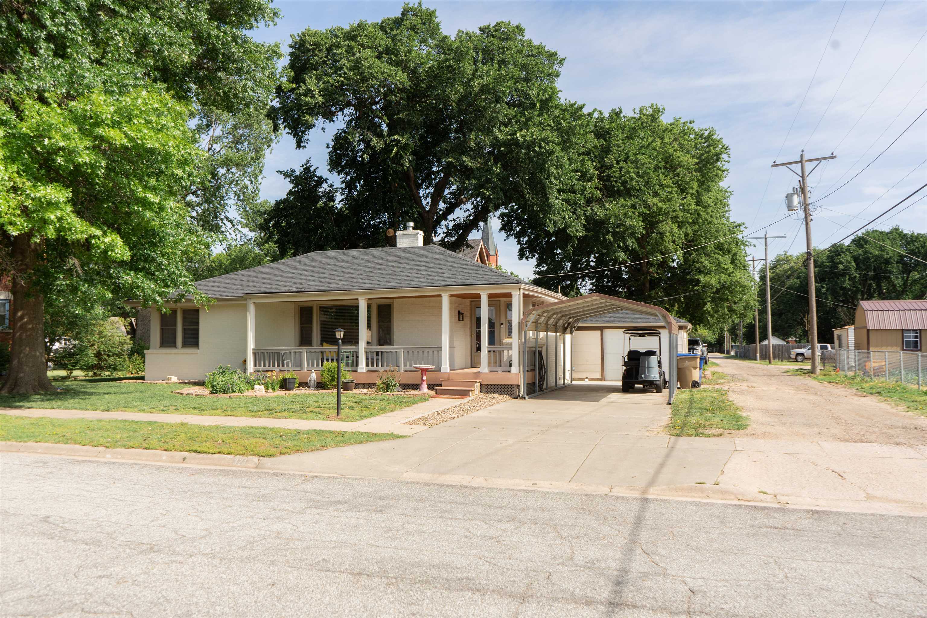 324 W 4th Street Andale KS 67001