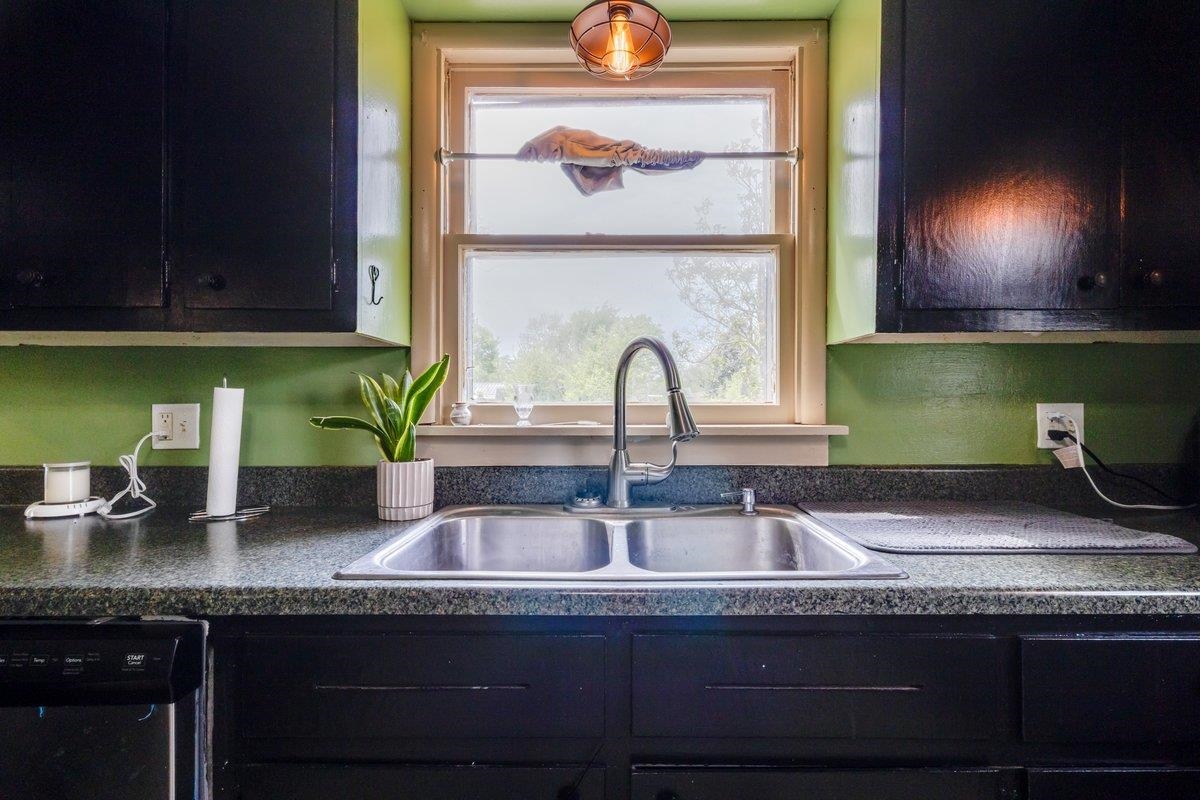 1215 N Logan Street Newton KS 67114-2343