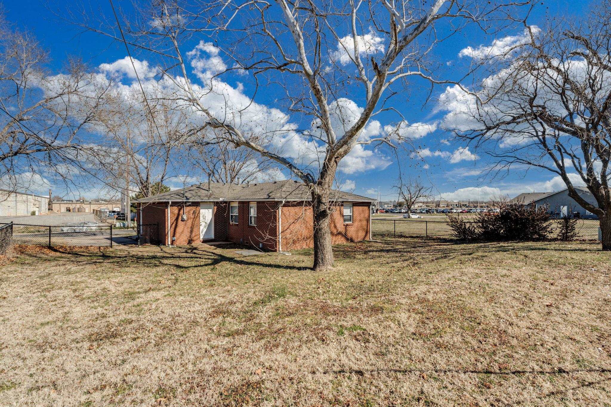 7001 W Newell Street Wichita KS 67212