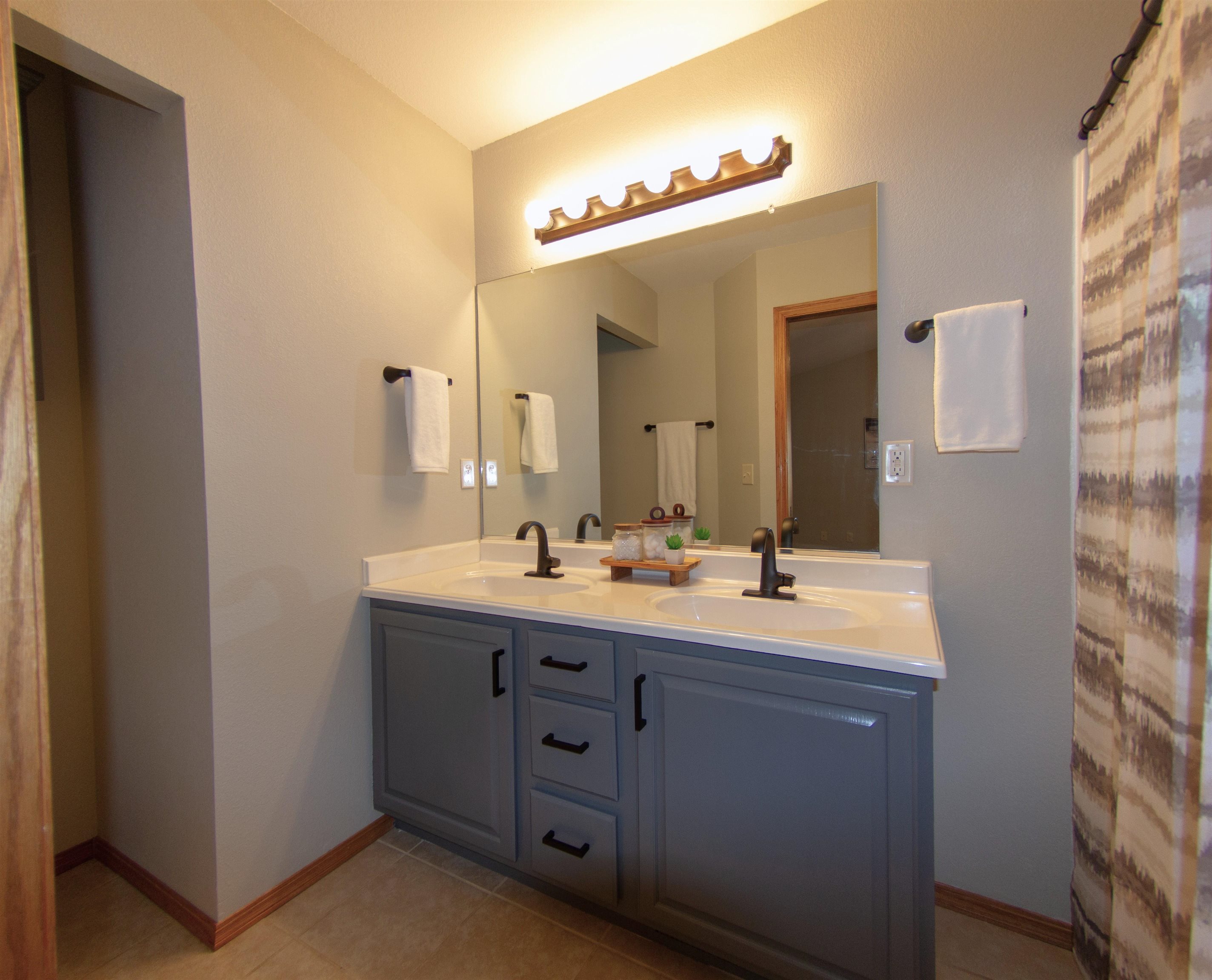 707 S Hedgewood Circle Andover KS 67002