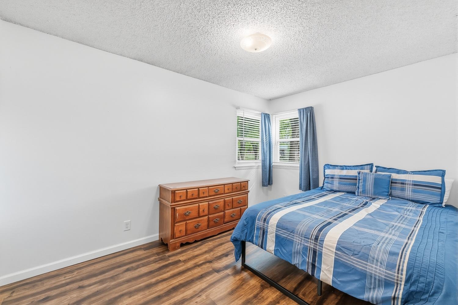 4317 N Gunnison Street Bel Aire KS 67220-3831