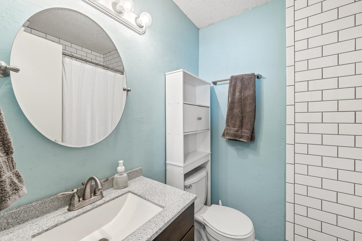 4317 N Gunnison Street Bel Aire KS 67220-3831