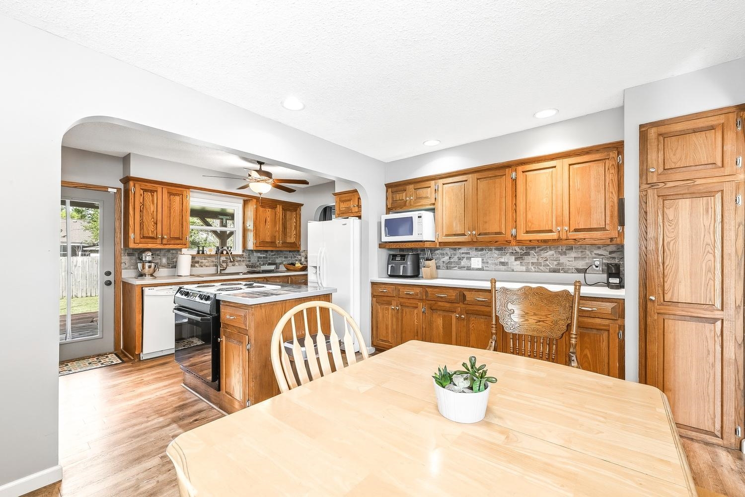 4317 N Gunnison Street Bel Aire KS 67220-3831