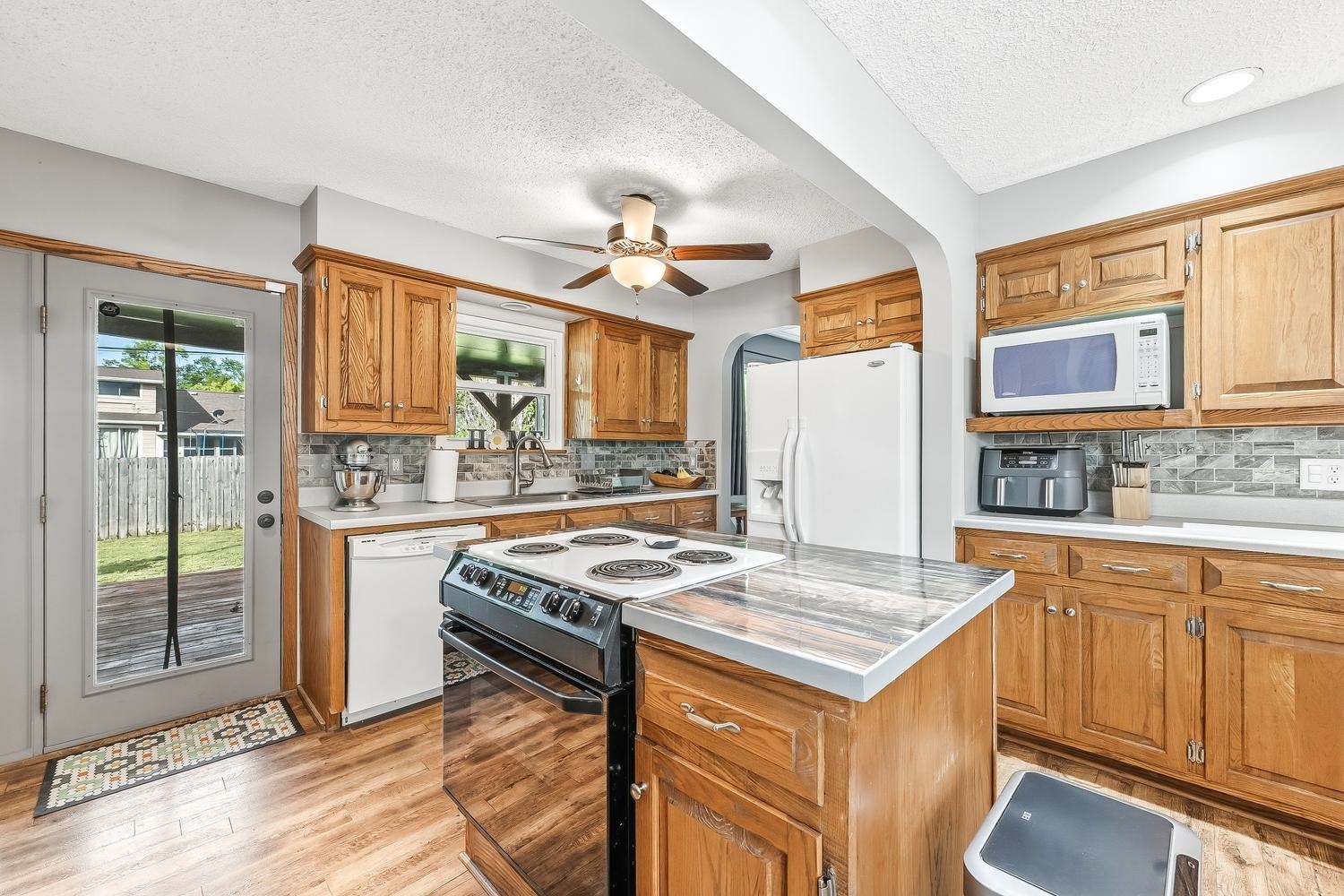 4317 N Gunnison Street Bel Aire KS 67220-3831