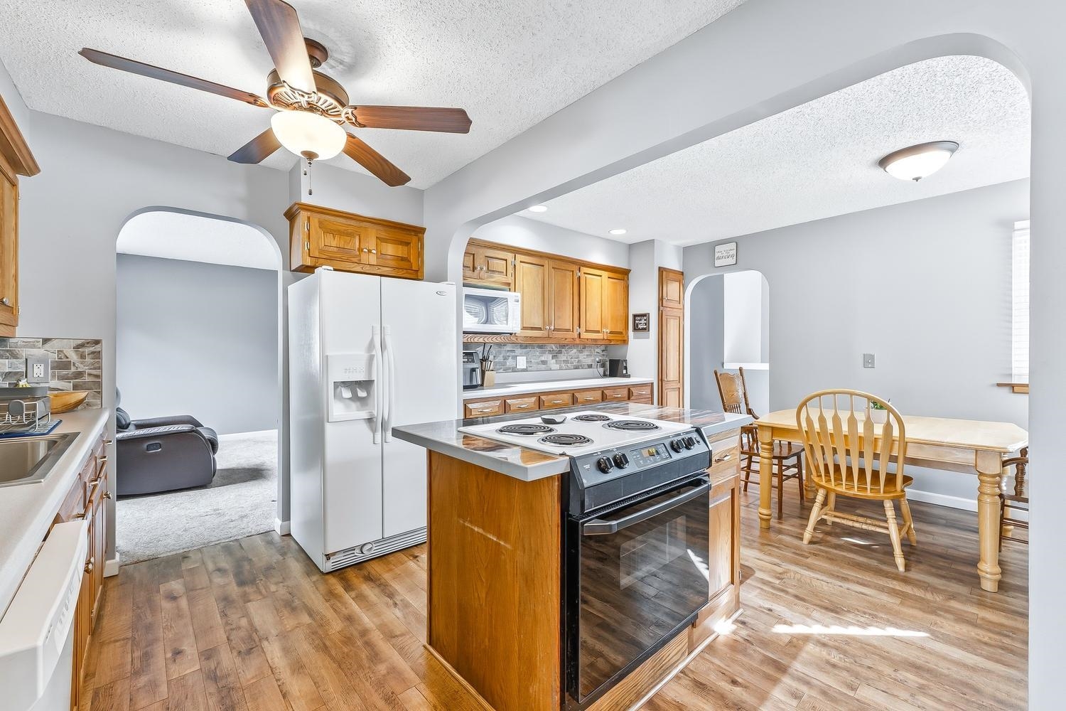 4317 N Gunnison Street Bel Aire KS 67220-3831