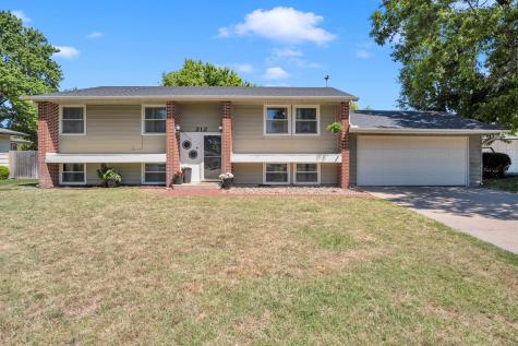 212 Brookside Drive Newton KS 67114