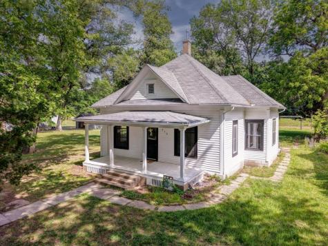 512 E 3rd Winfield KS 67156