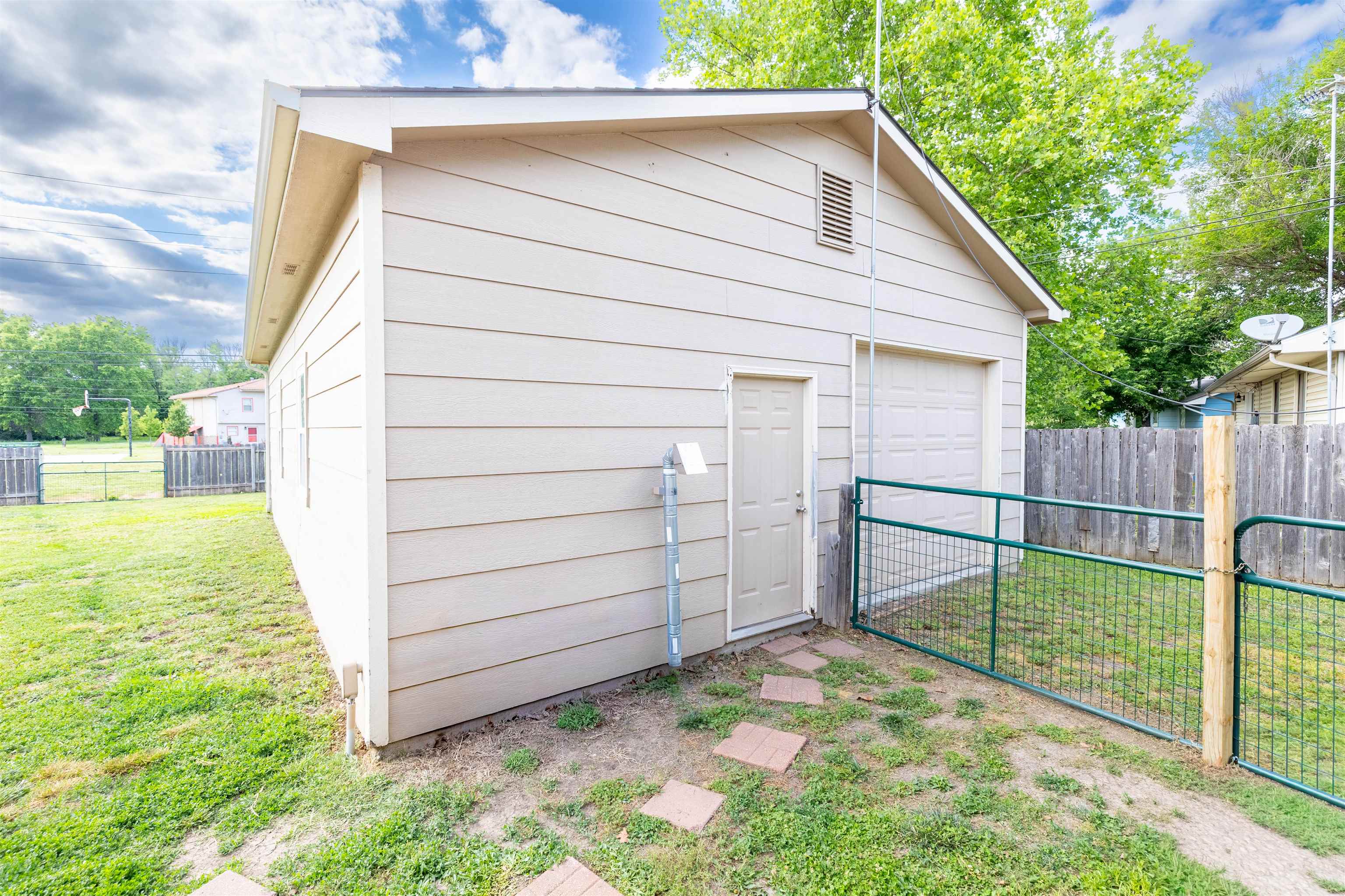 1011 N Wirth Augusta KS 67010