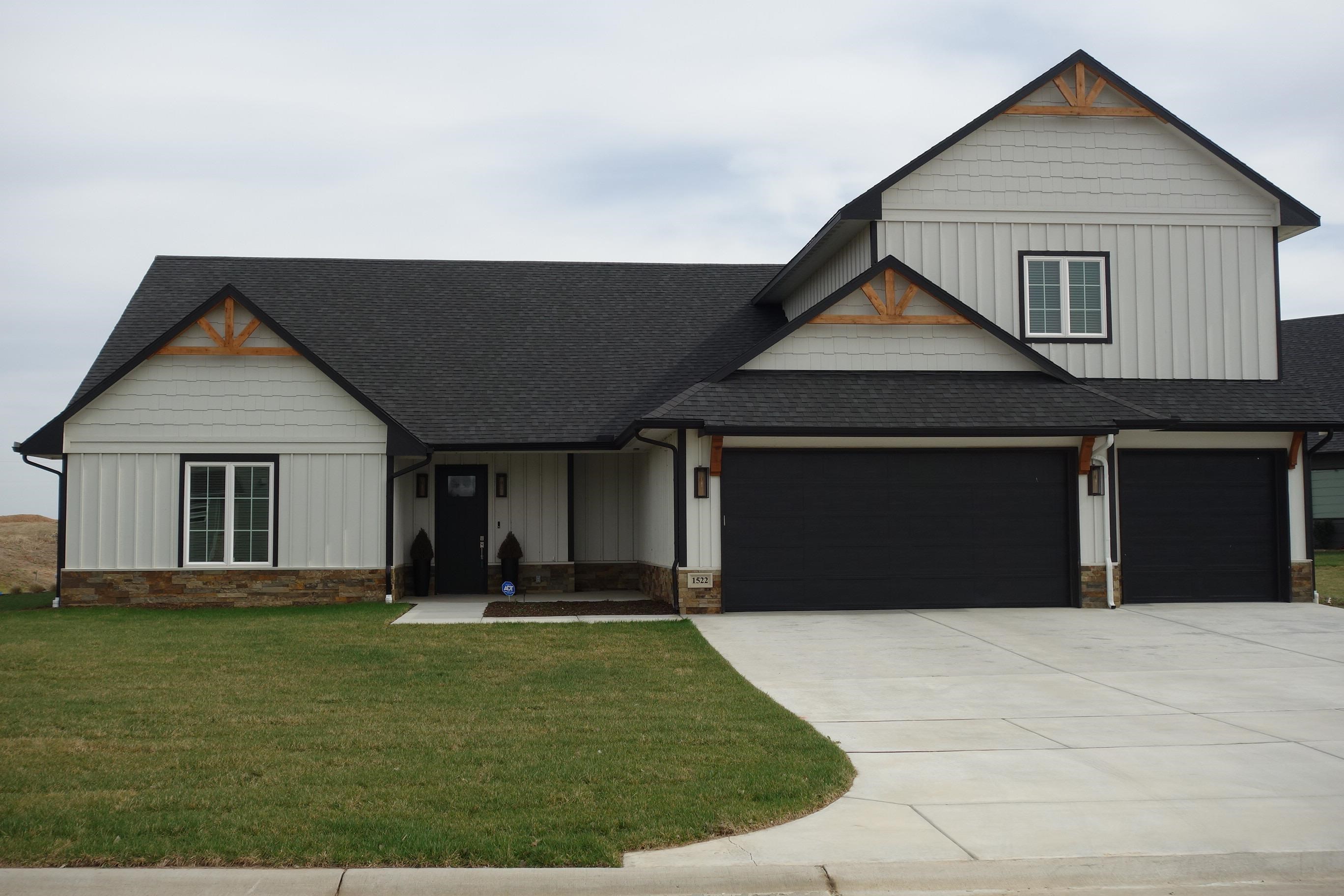 1522 N Emerald Valley Drive Mulvane KS 67110