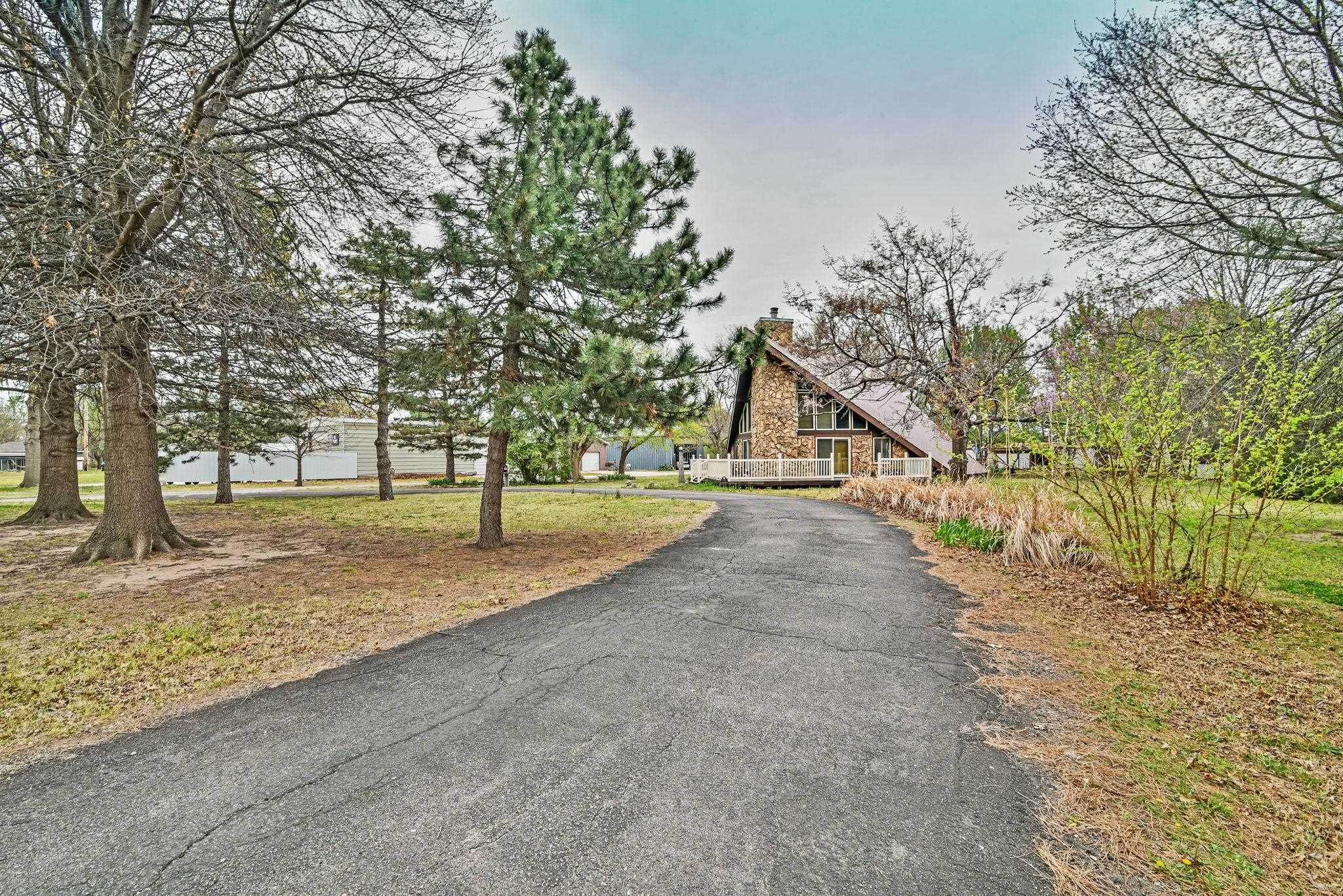 1107 Monroe Harper KS 67058