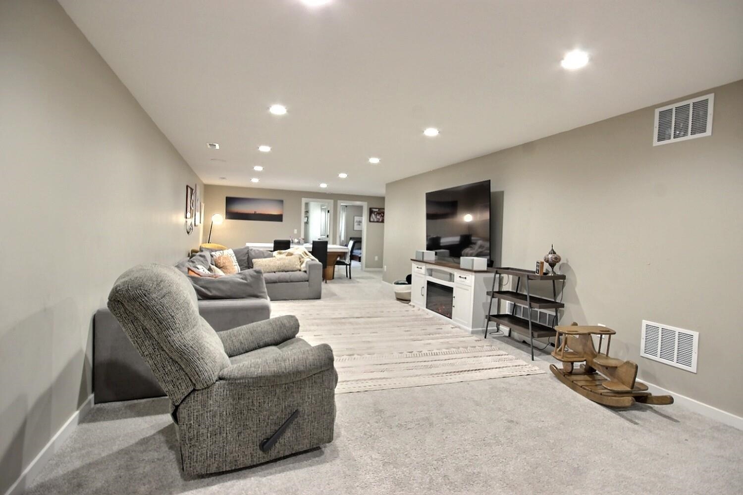 5341-5343 Pinecrest Court N Bel Aire KS 67220