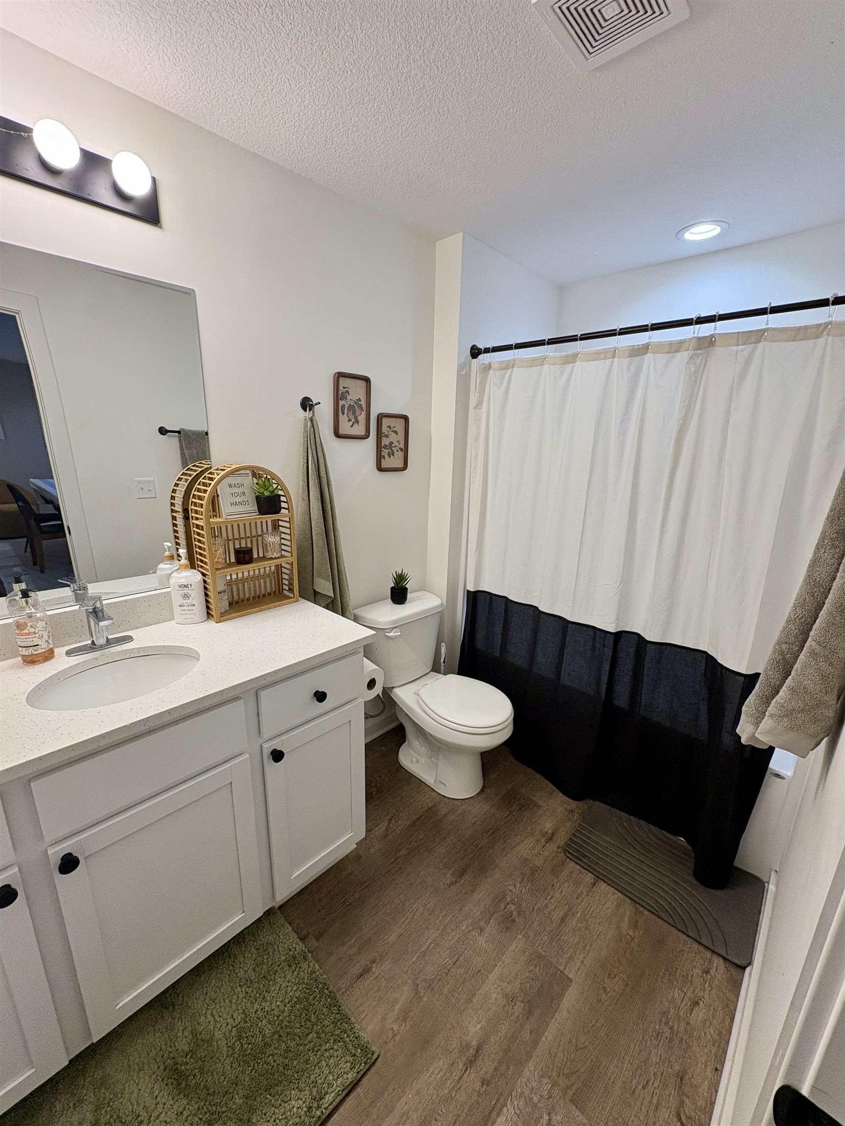 5341-5343 Pinecrest Court N Bel Aire KS 67220