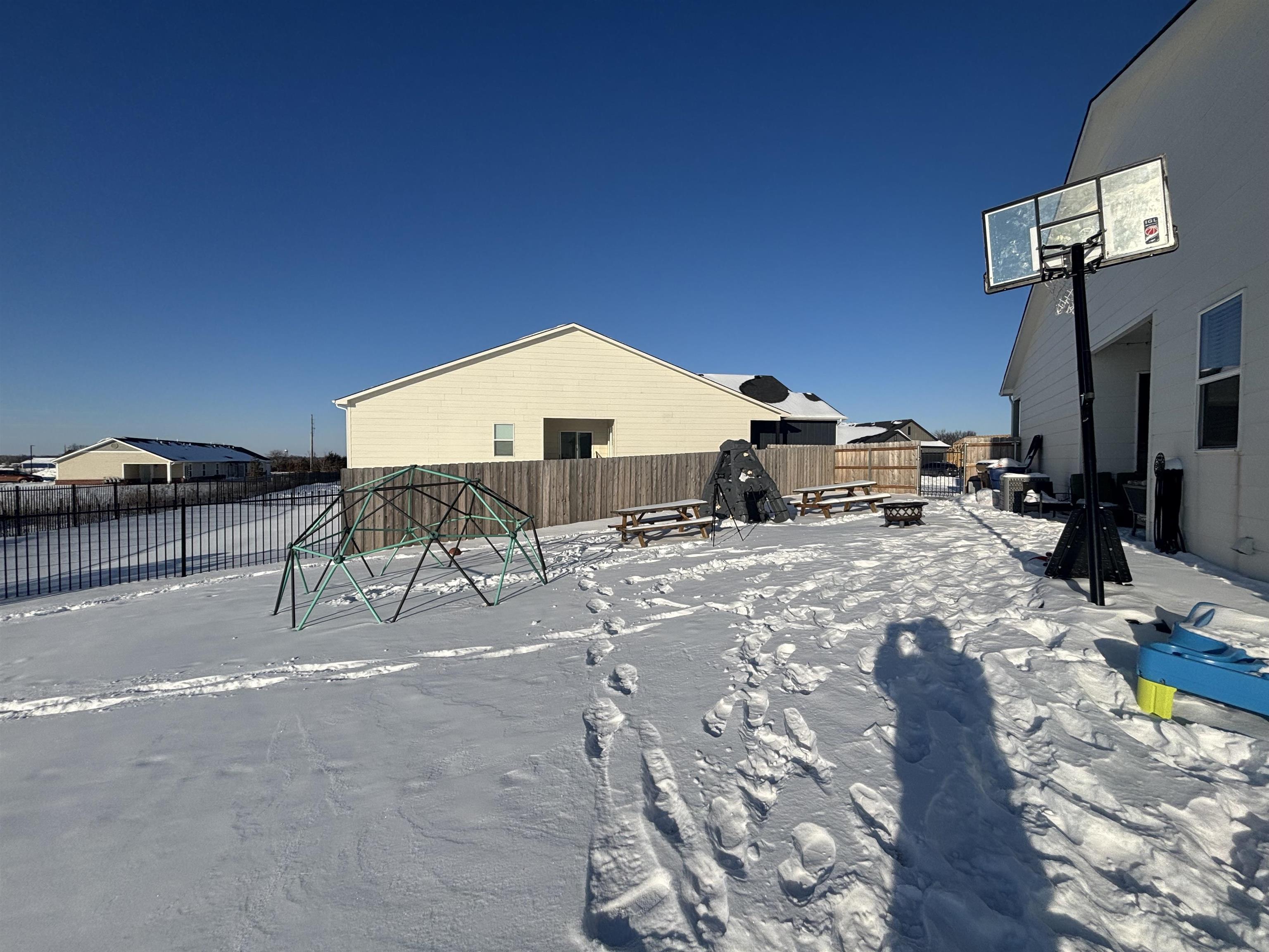 5341-5343 Pinecrest Court N Bel Aire KS 67220