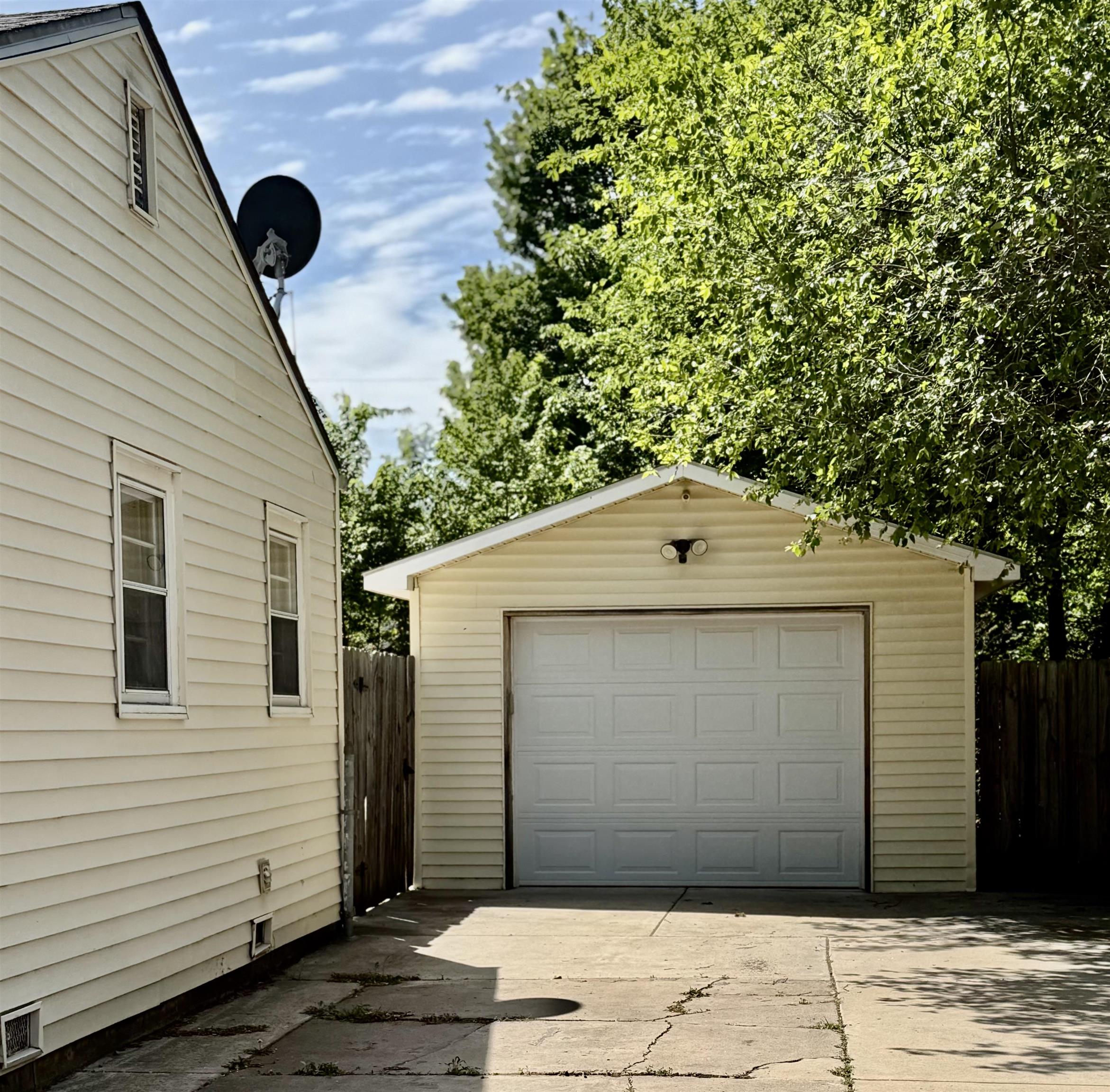 3249 S Edwards Avenue Wichita KS 67217
