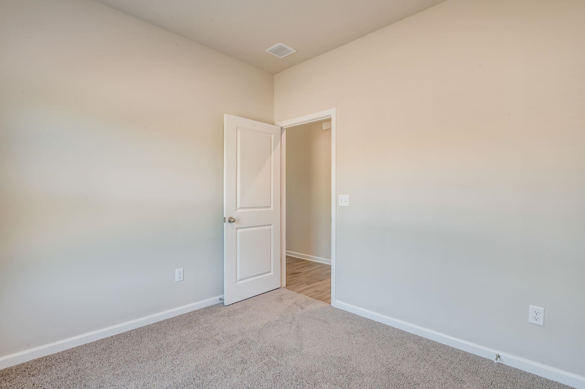 1611 N Emerald Valley Drive Mulvane KS 67110