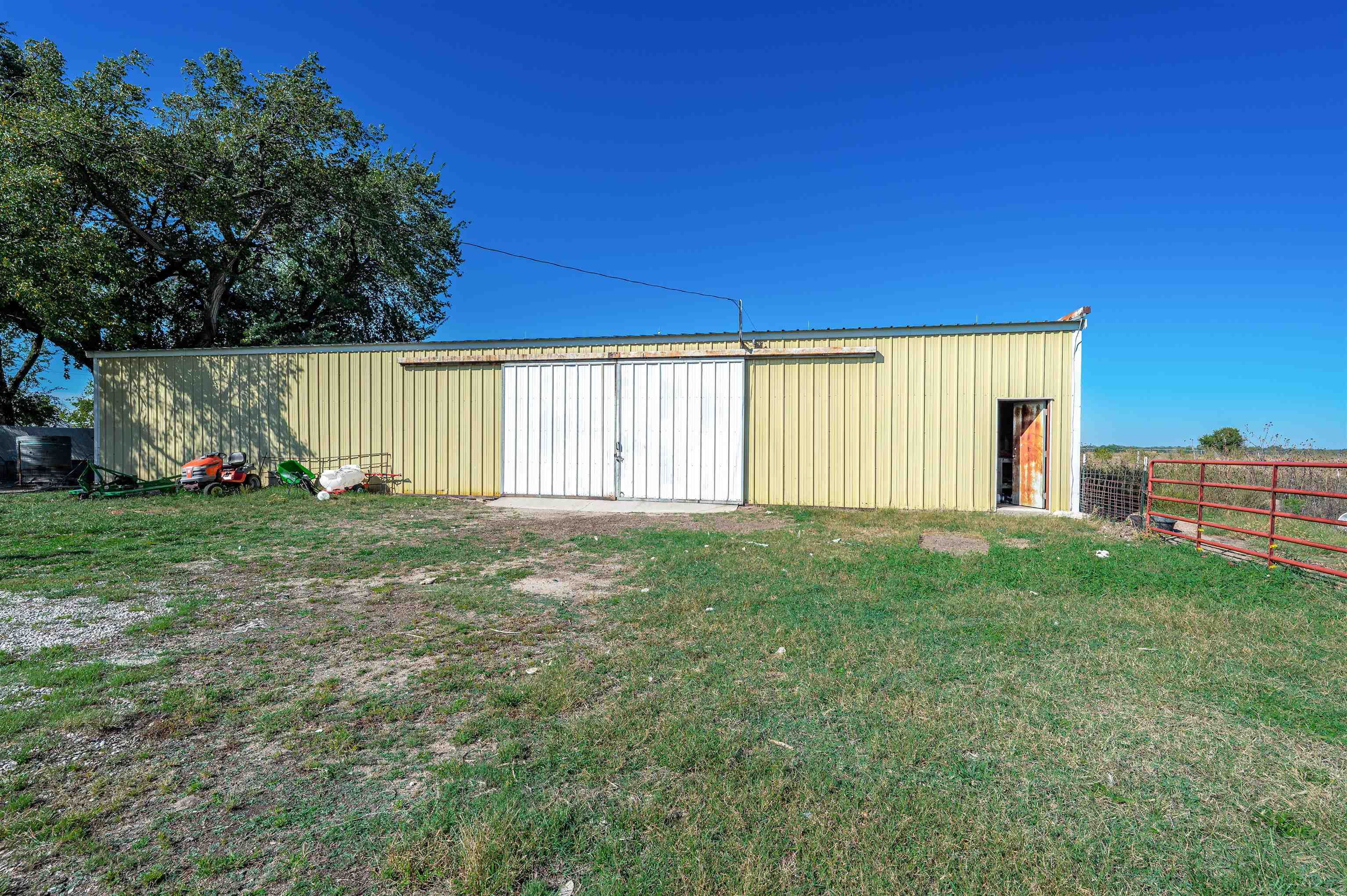 5202 N Willow Lake Burrton KS 67020