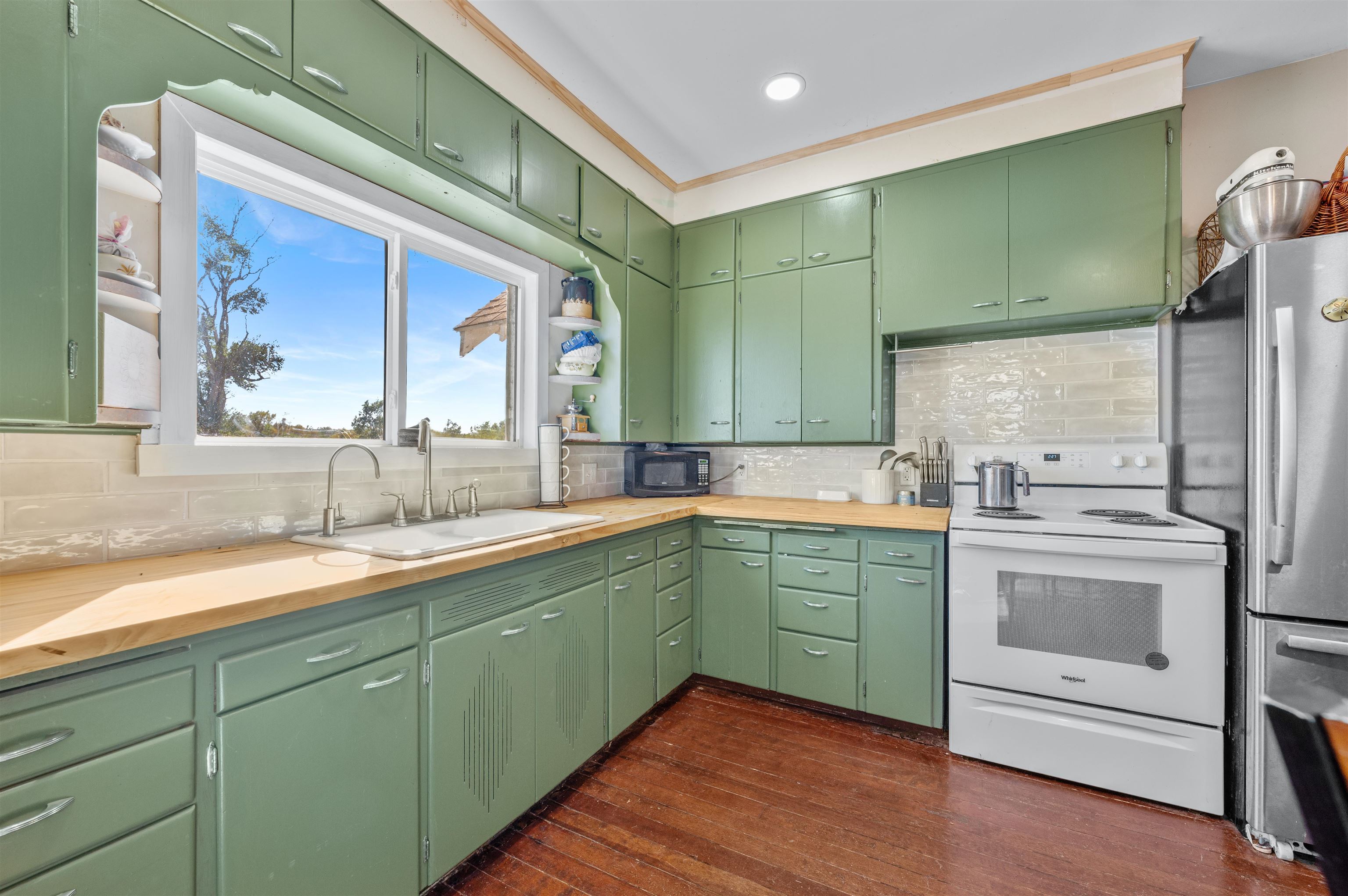 5202 N Willow Lake Burrton KS 67020