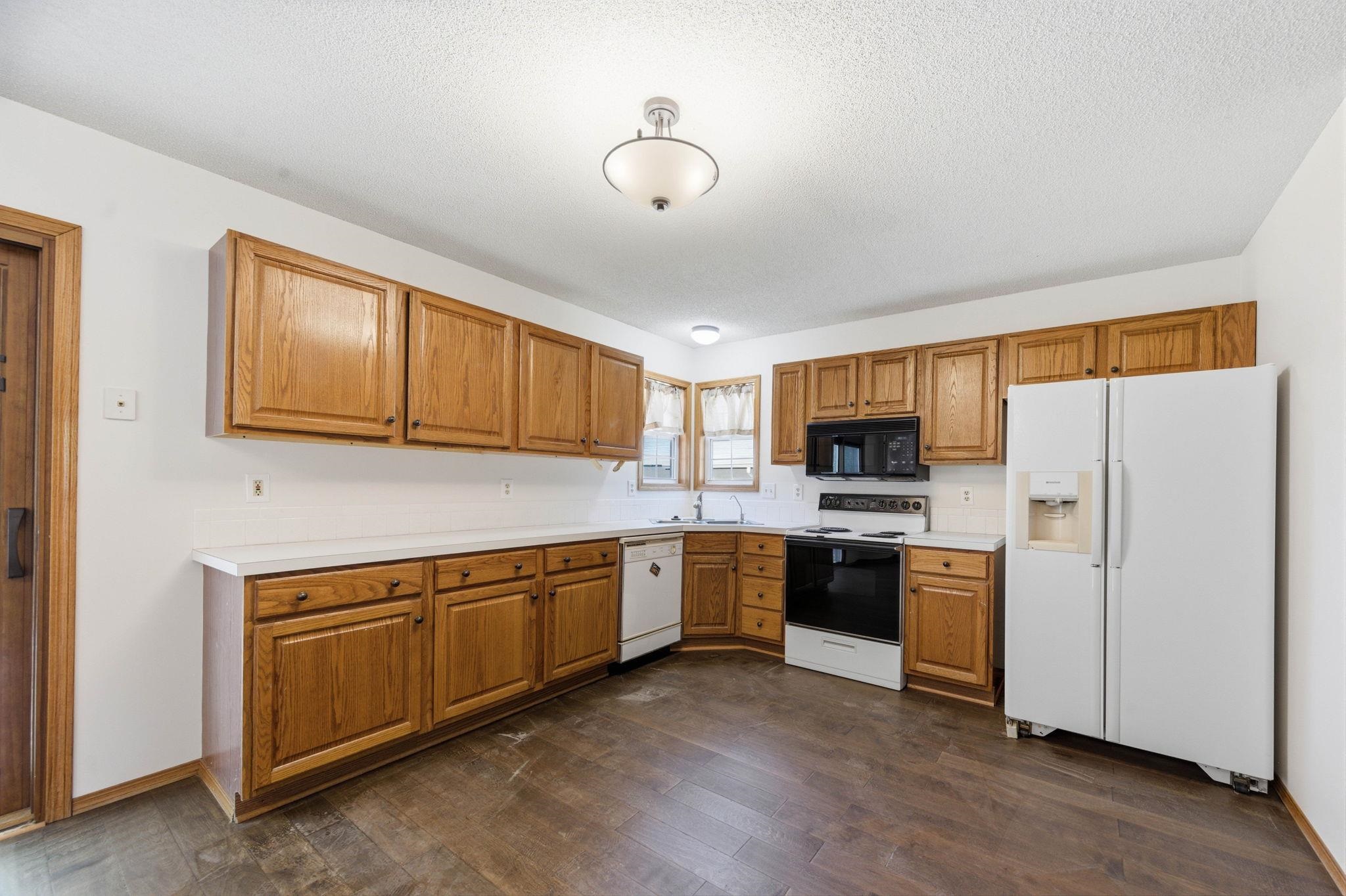 1521 E Rose Lane Andover KS 67002